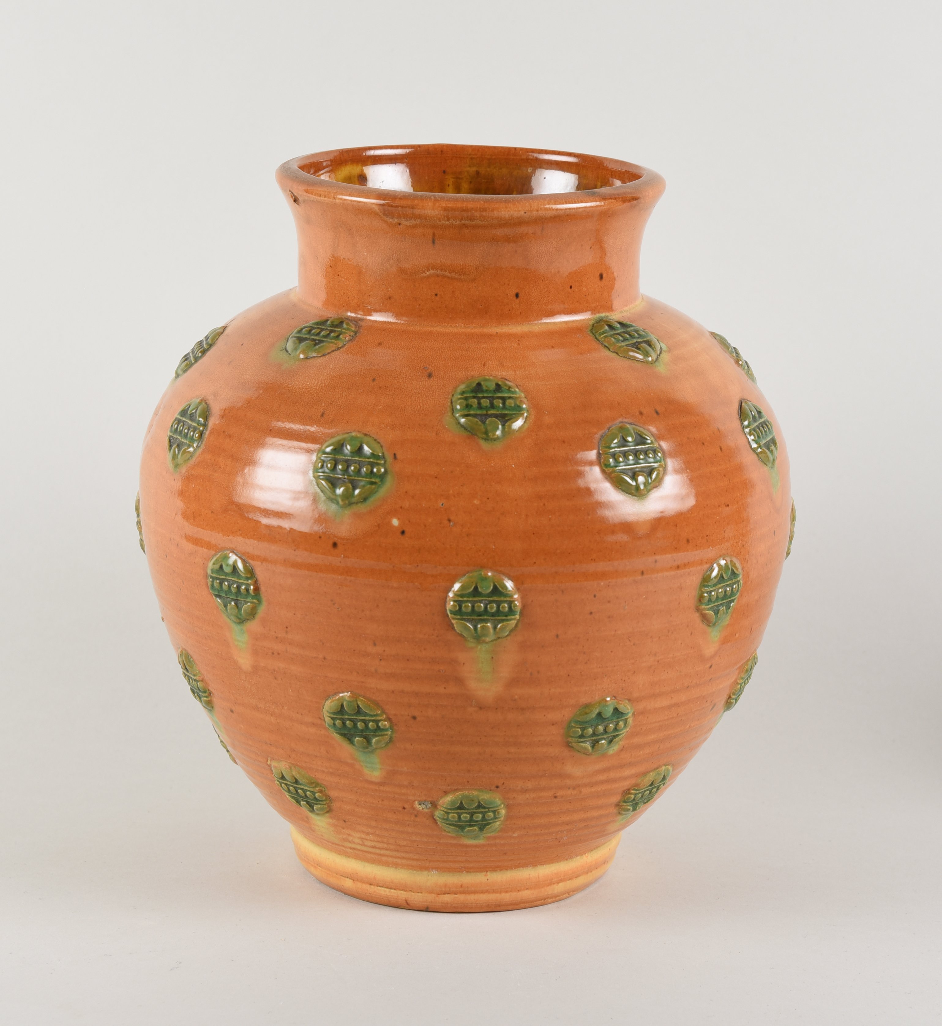 Vase, grüne Verzierung (Museen Kohren-Sahlis - Töpfermuseum CC BY-NC-SA)