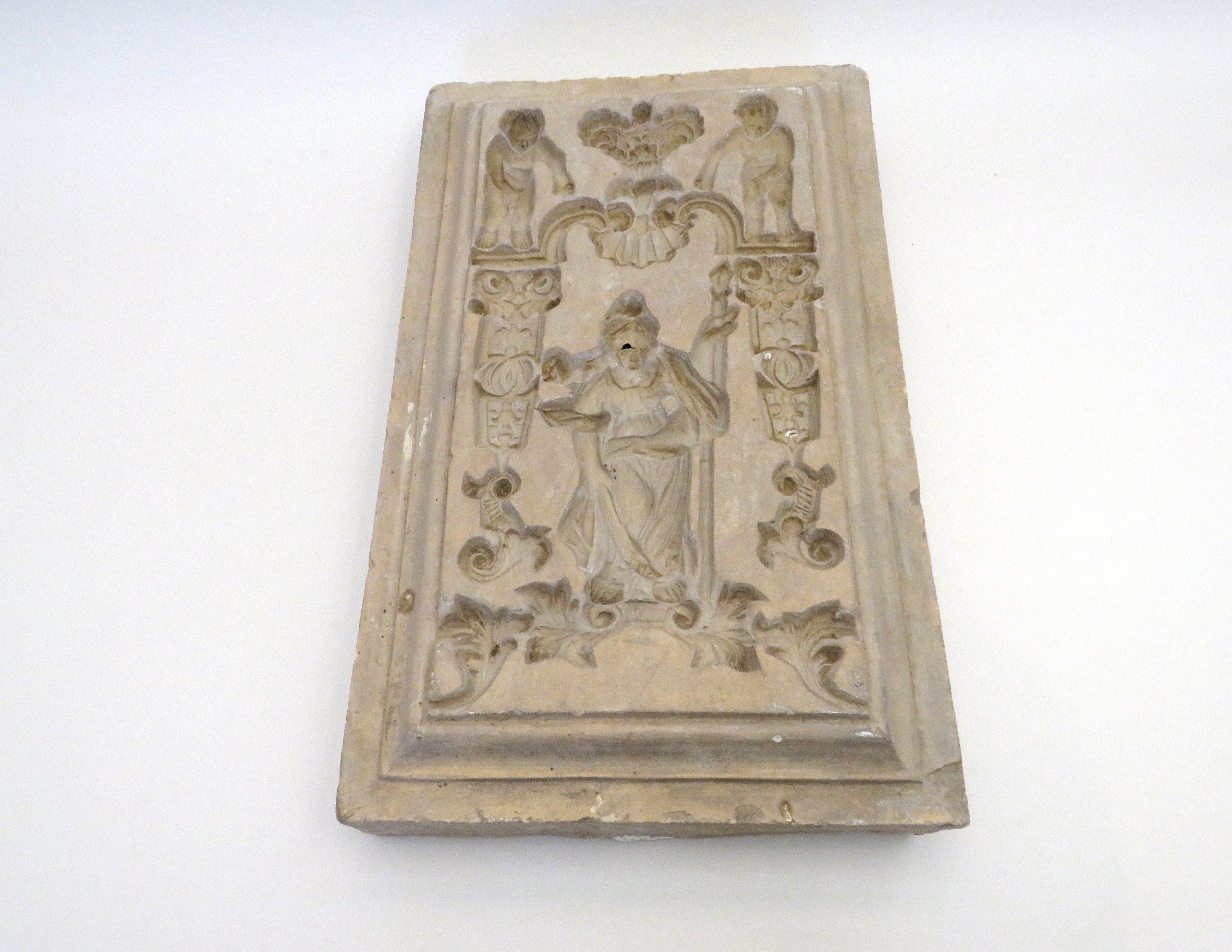 Matrize einer Ofen-Bildkachel mit weiblicher Figur (Museen Kohren-Sahlis - Töpfermuseum CC BY-NC-SA)