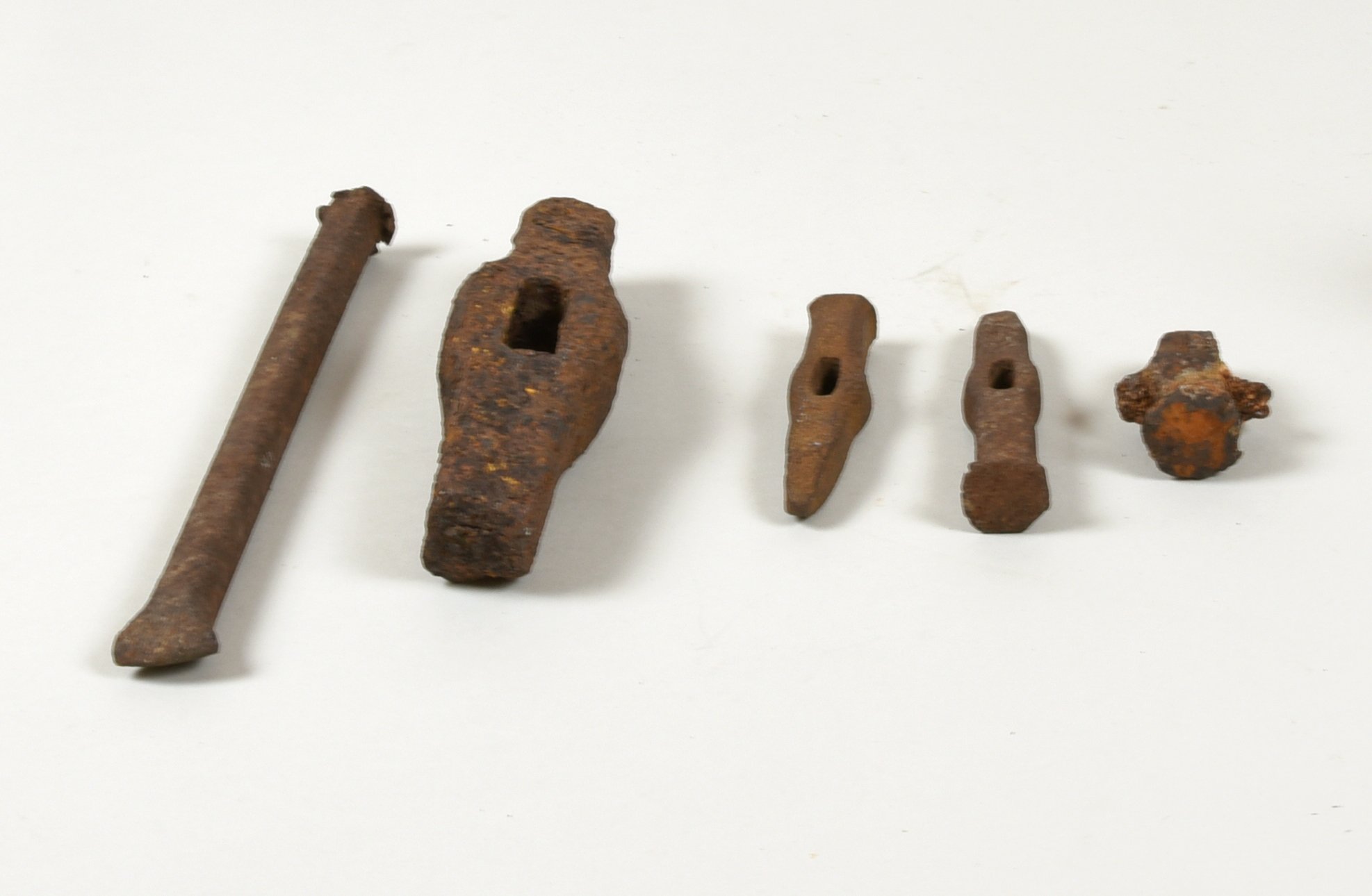 Konvolut: Hammerköpfe, Meißel und Fragment (Gottfried-Silbermann-Museum CC BY-NC-SA)