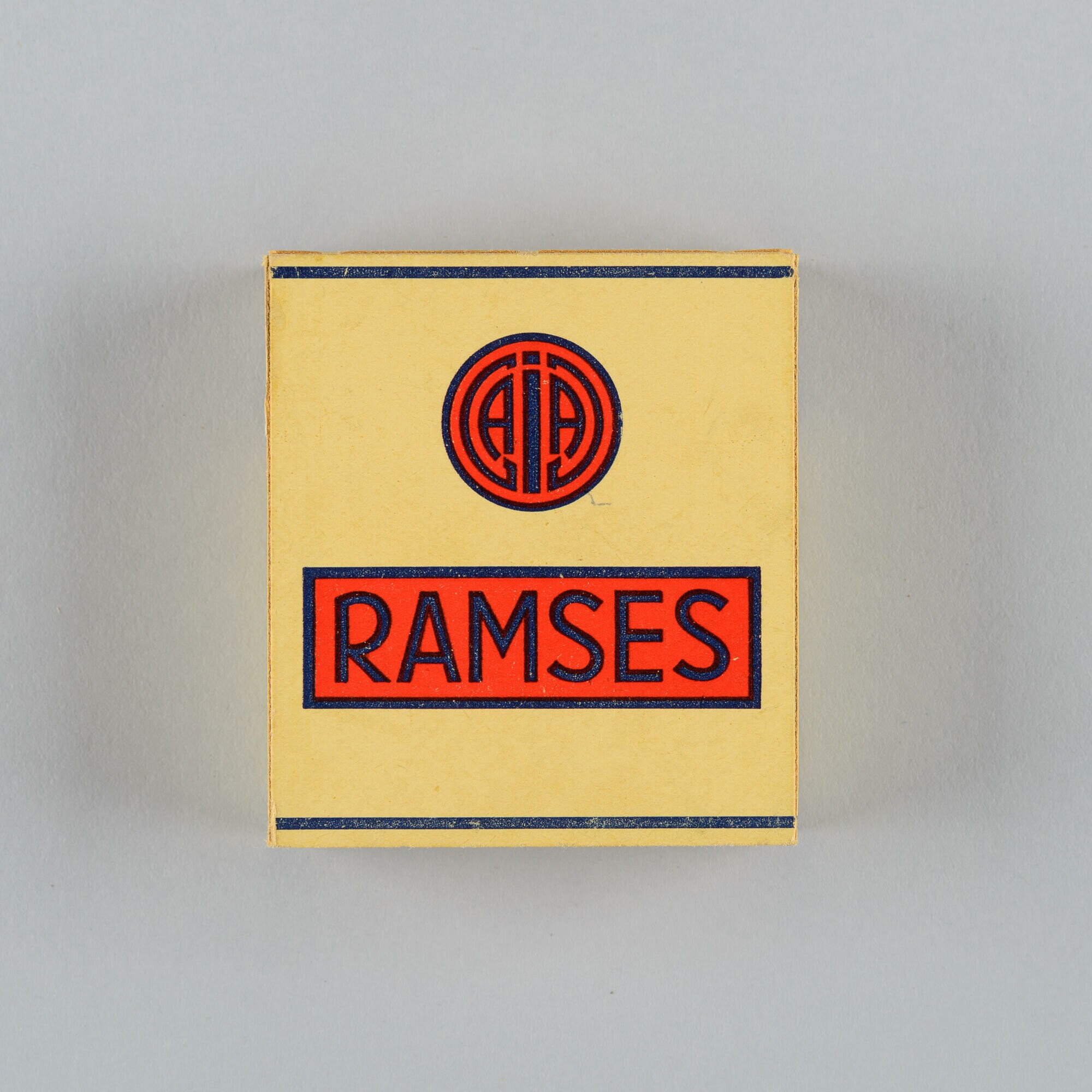 6 Zigarettenschachteln mit Zigaretten der Marke "Ramses" (Stadtmuseum Dresden CC BY-NC-ND)
