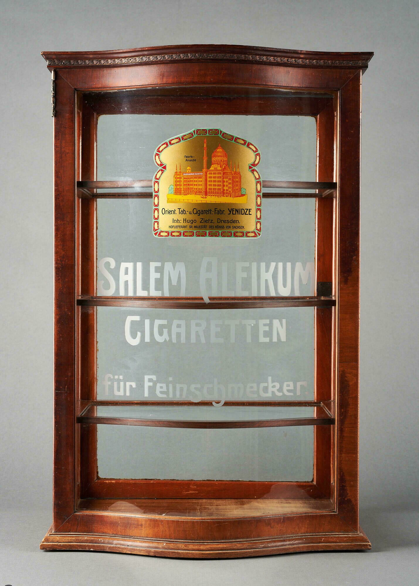 Verkaufsvitrine für Zigaretten der Firma Yenidze (Stadtmuseum Dresden CC BY-NC-ND)
