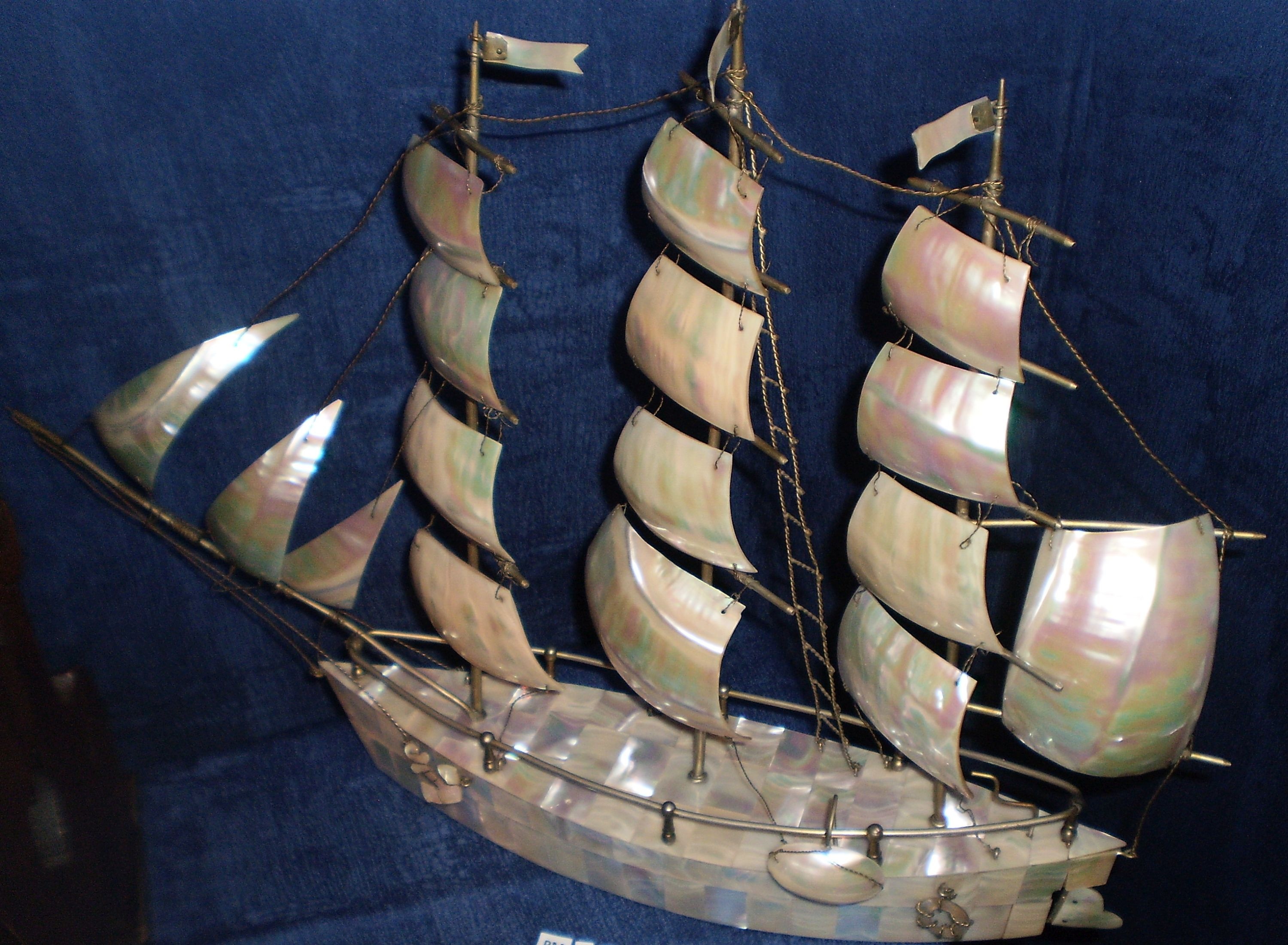 Segelschiff aus Perlmutter (Perlmutter-und Heimatmuseum Adorf CC BY-NC-SA)