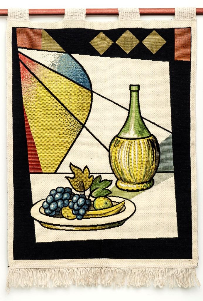 Wandbild Stillleben Obstteller und Weinflasche (Textil- und Rennsportmuseum Hohenstein-Ernstthal CC BY-NC-SA)