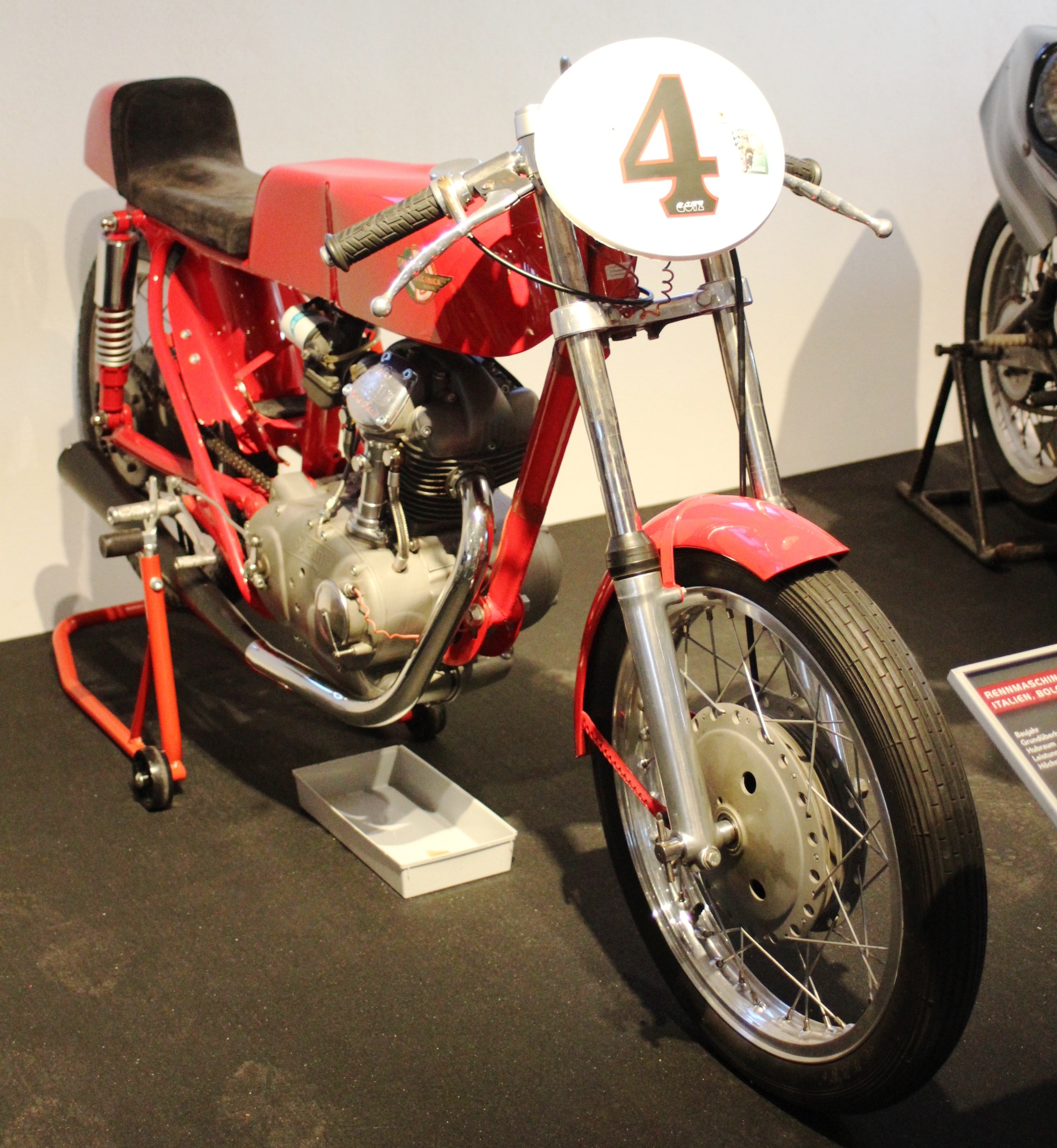 Rennmaschine Ducati :: Textil- und Rennsportmuseum Hohenstein-Ernstthal ::  museum-digital:sachsen