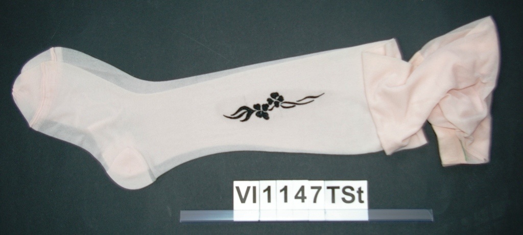 Damenstrumpf weiß (Textil- und Rennsportmuseum Hohenstein-Ernstthal CC BY-NC-SA)