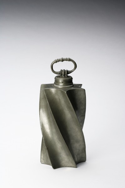 Gedrehte Schraubflasche (Grassi Museum für Angewandte Kunst CC BY-NC-SA)