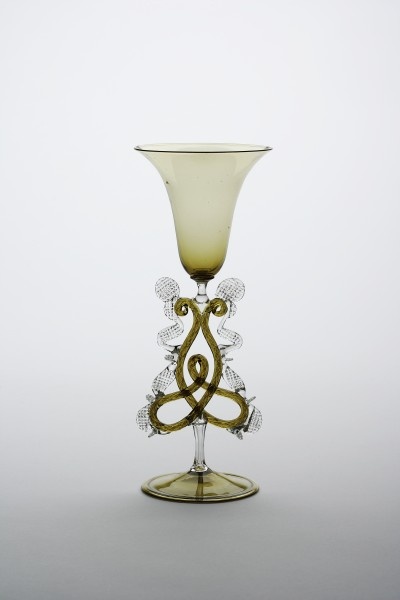 Flügelglas (Grassi Museum für Angewandte Kunst CC BY-NC-SA)