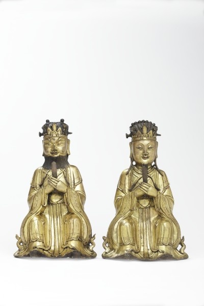 Zwei Figuren aus der Gruppe der „Drei Beamten“ (Grassi Museum für Angewandte Kunst CC BY-NC-SA)