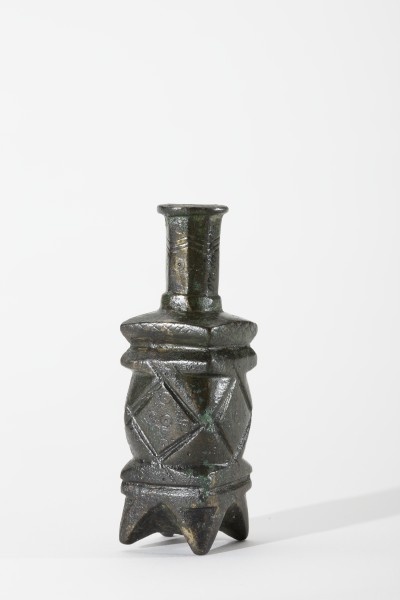 Sogenannte Zahnflasche (Grassi Museum für Angewandte Kunst CC BY-NC-SA)
