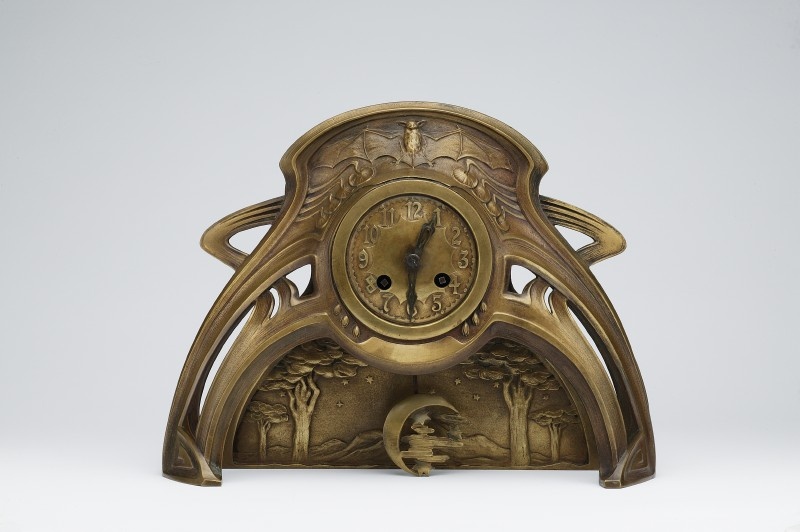 Tischuhr mit Fledermaus (Grassi Museum für Angewandte Kunst CC BY-NC-SA)