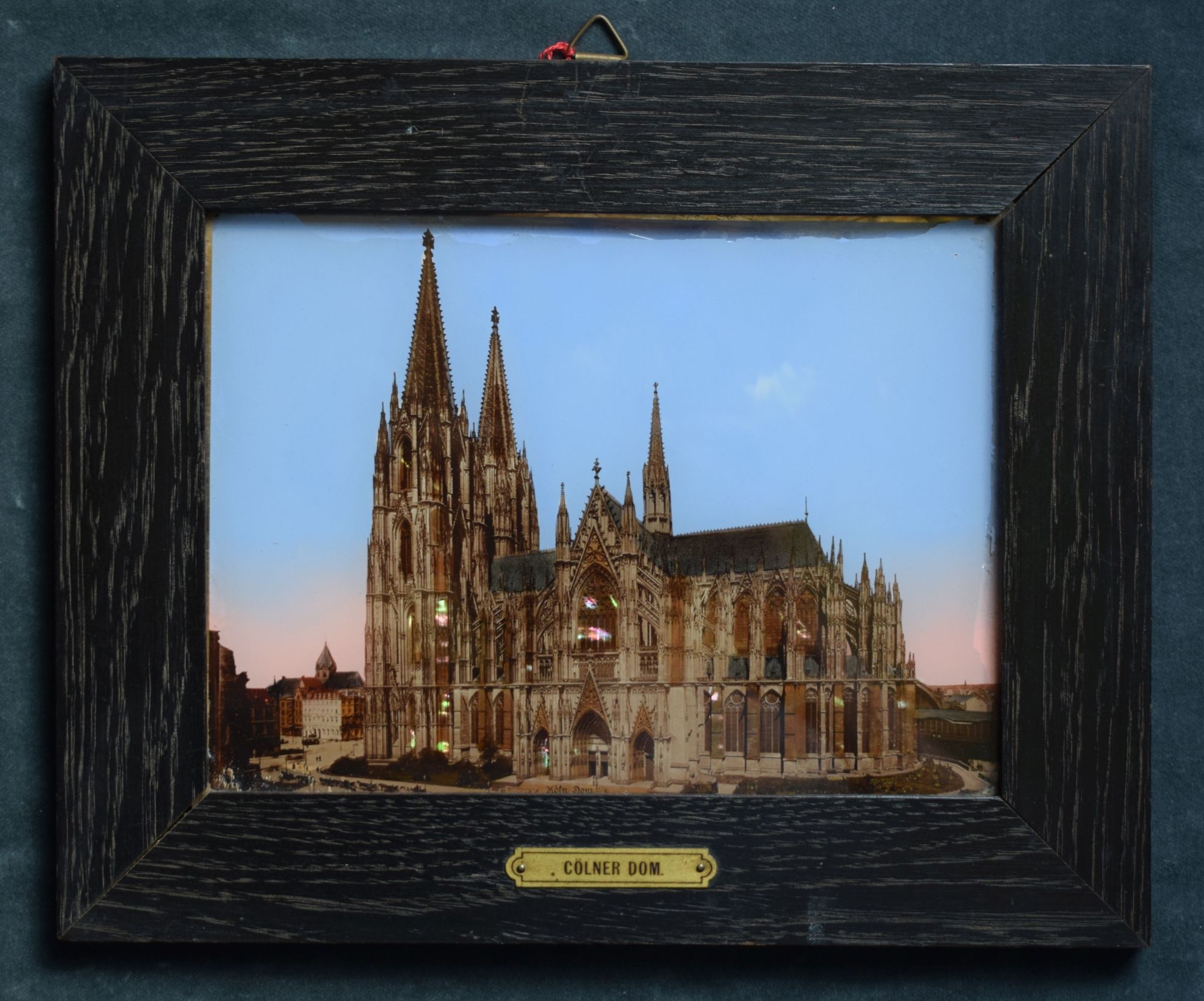 Glasbild mit Ansicht des Kölner Doms (Perlmutter- und Heimatmuseum Adorf CC BY-NC-SA)