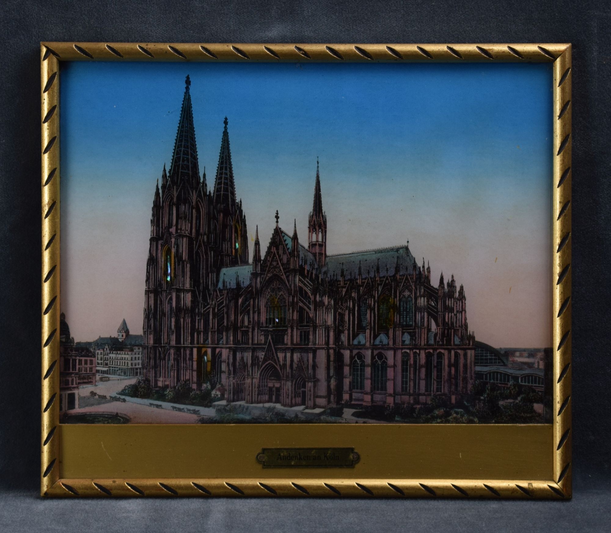 Glasbild mit Ansicht des Kölner Doms (Perlmutter- und Heimatmuseum Adorf CC BY-NC-SA)