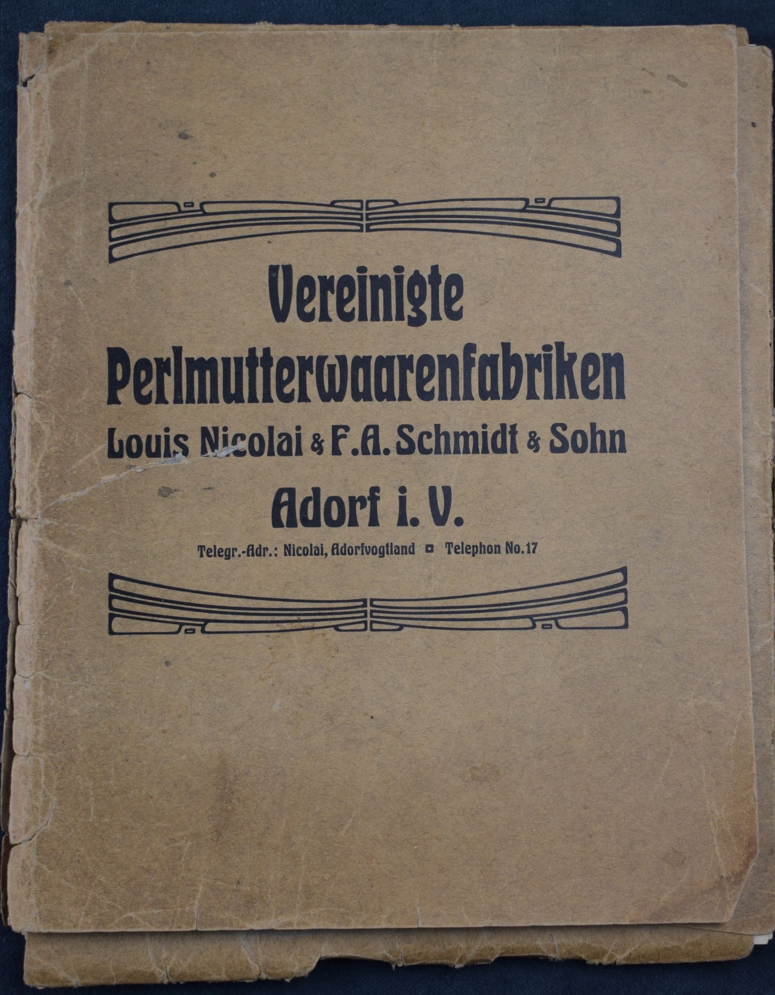 Musterkatalog der Vereinigten Perlmutterwarenfabriken Louis Nicolai & F.A. Schmidt & Sohn, Adorf i. V. (Perlmutter- und Heimatmuseum Adorf CC BY-NC-SA)