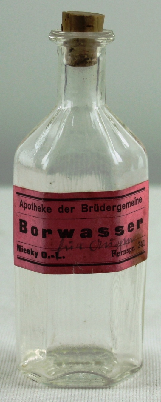 Apothekenflasche Borwasser (Museum Niesky CC BY-NC-ND)