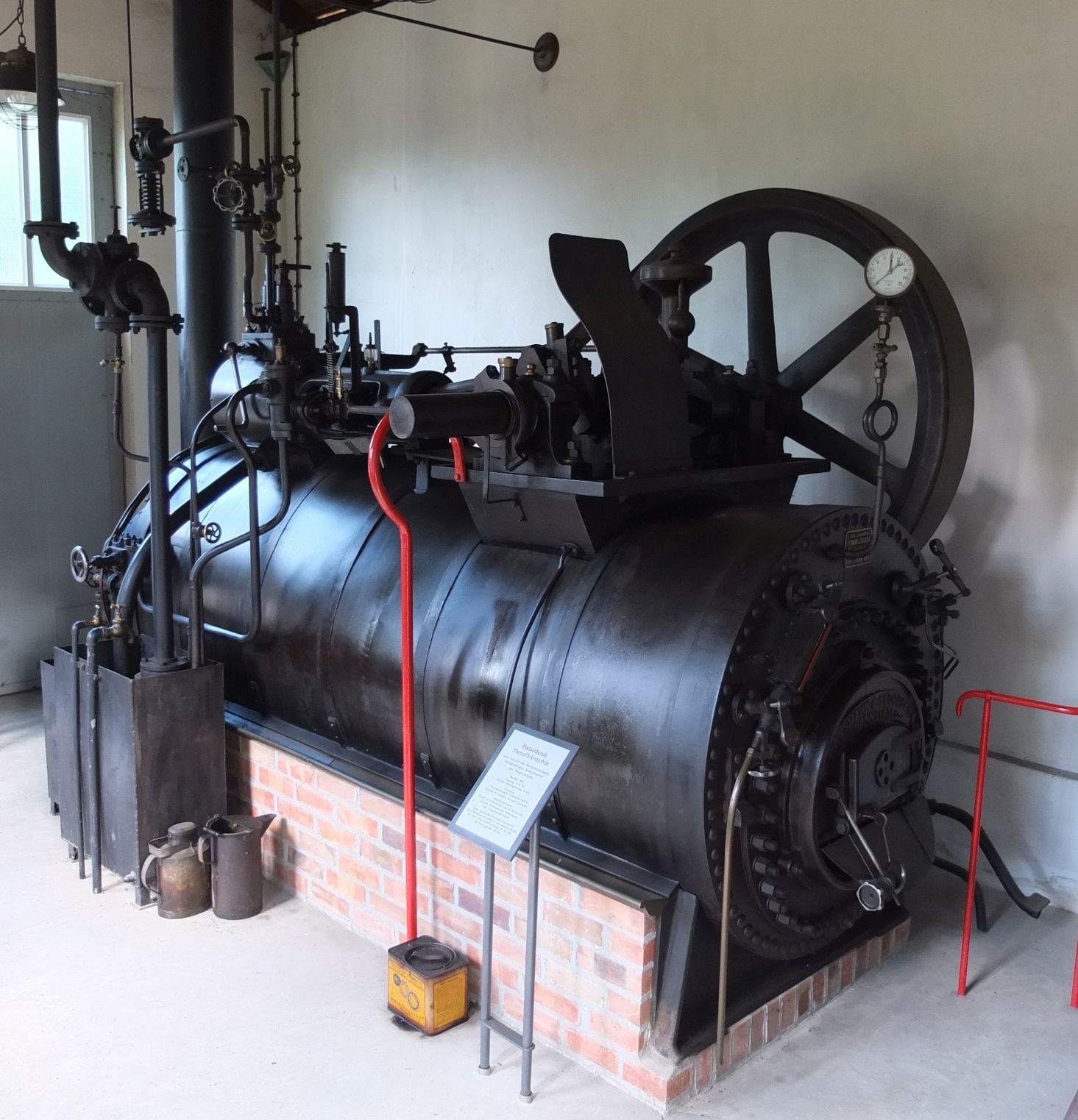 Feststehende Dampflokomobile (Museum Steinarbeiterhaus Hohburg CC BY-NC-SA)