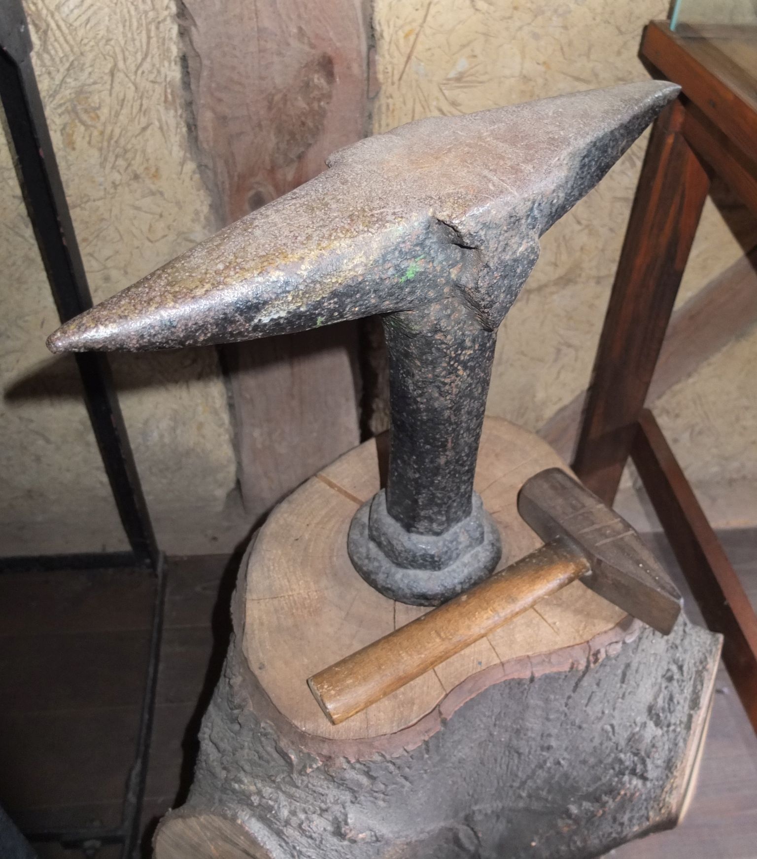 Hammer und Amboss (Museum Steinarbeiterhaus Hohburg CC BY-NC-SA)