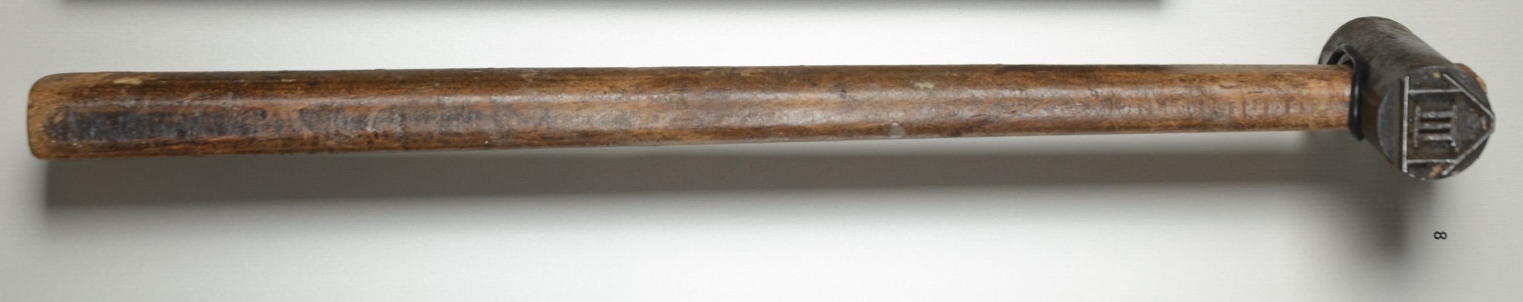 Hammer mit Siegel (Siegelhammer) (Museum Niesky Forum Konrad-Wachsmann-Haus CC BY-NC-ND)