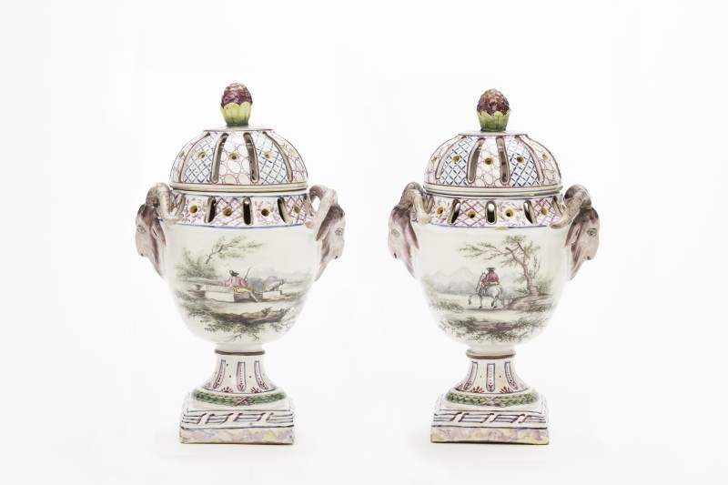 Ein Paar Potpourri-Vasen (Grassi Museum für Angewandte Kunst CC BY-NC-SA)