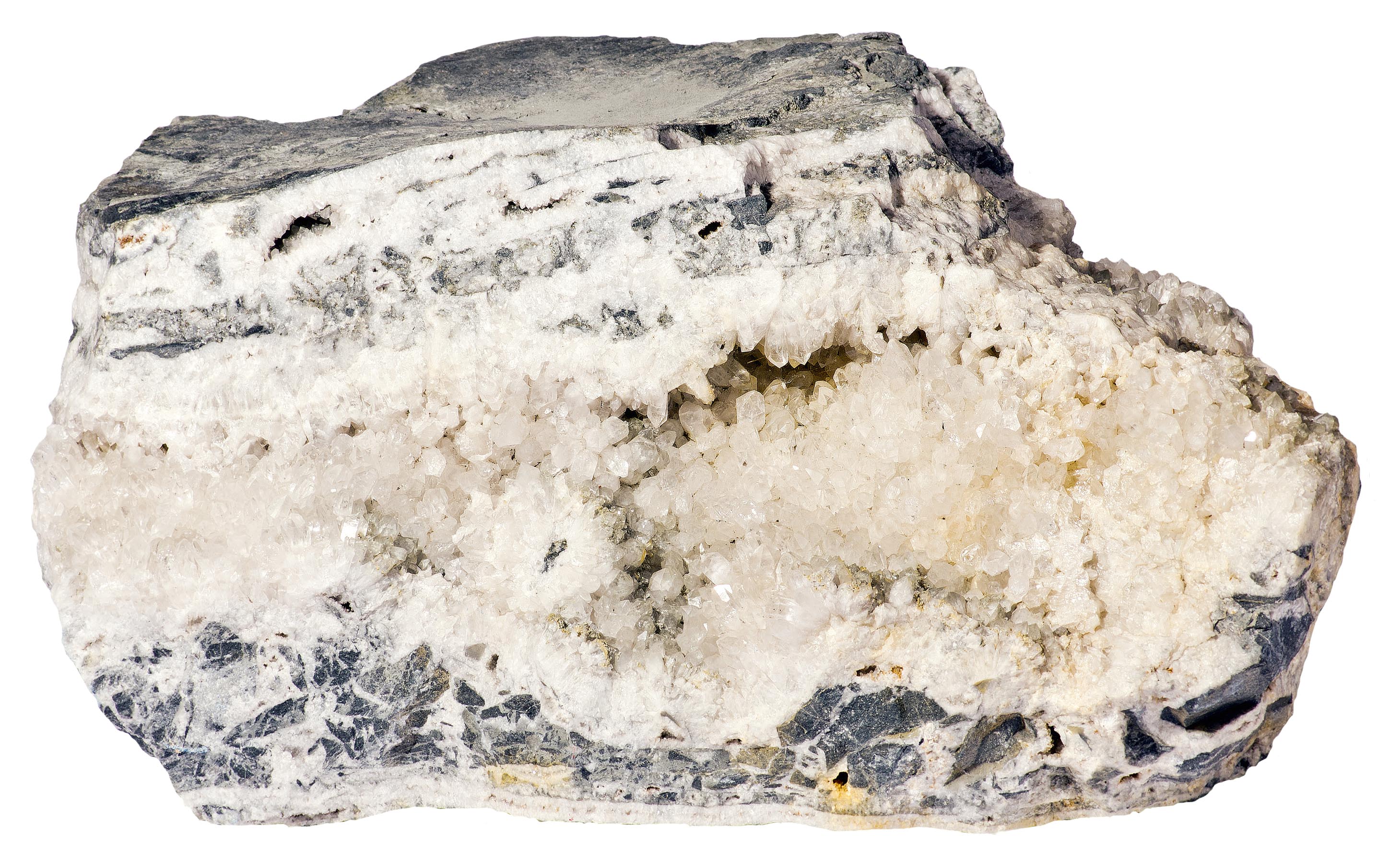 Grauwacken-Brekzie mit Bergkristallen (Museum der Westlausitz Kamenz CC BY-NC-SA)
