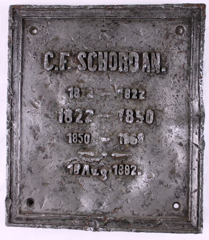 Gusseiserne Platte  ’C. F. Schordan’ (Museum Niesky CC BY-NC-ND)