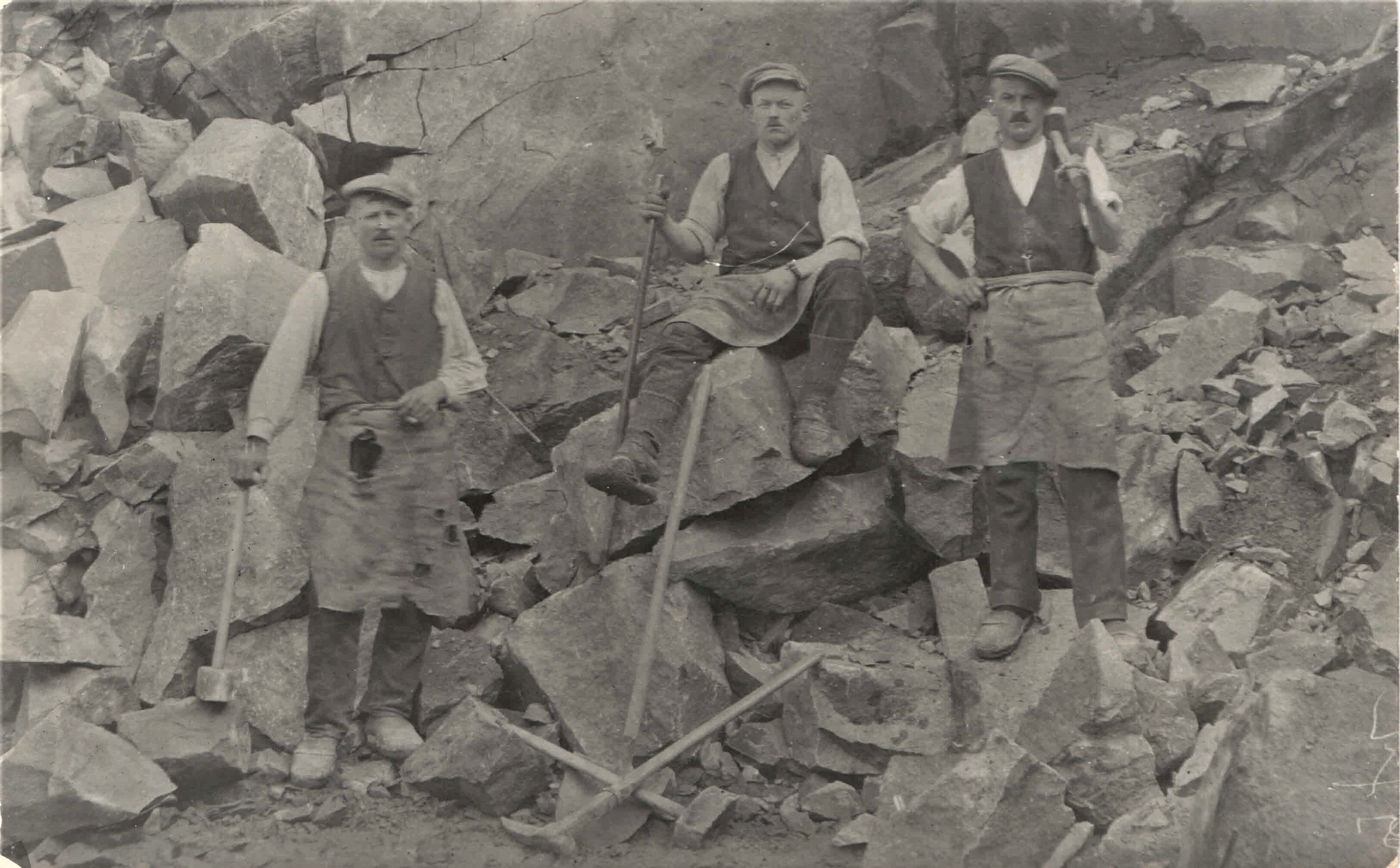 Steinarbeiter im Steinbruch Löbenberg (Museum Steinarbeiterhaus Hohburg CC BY-NC-SA)