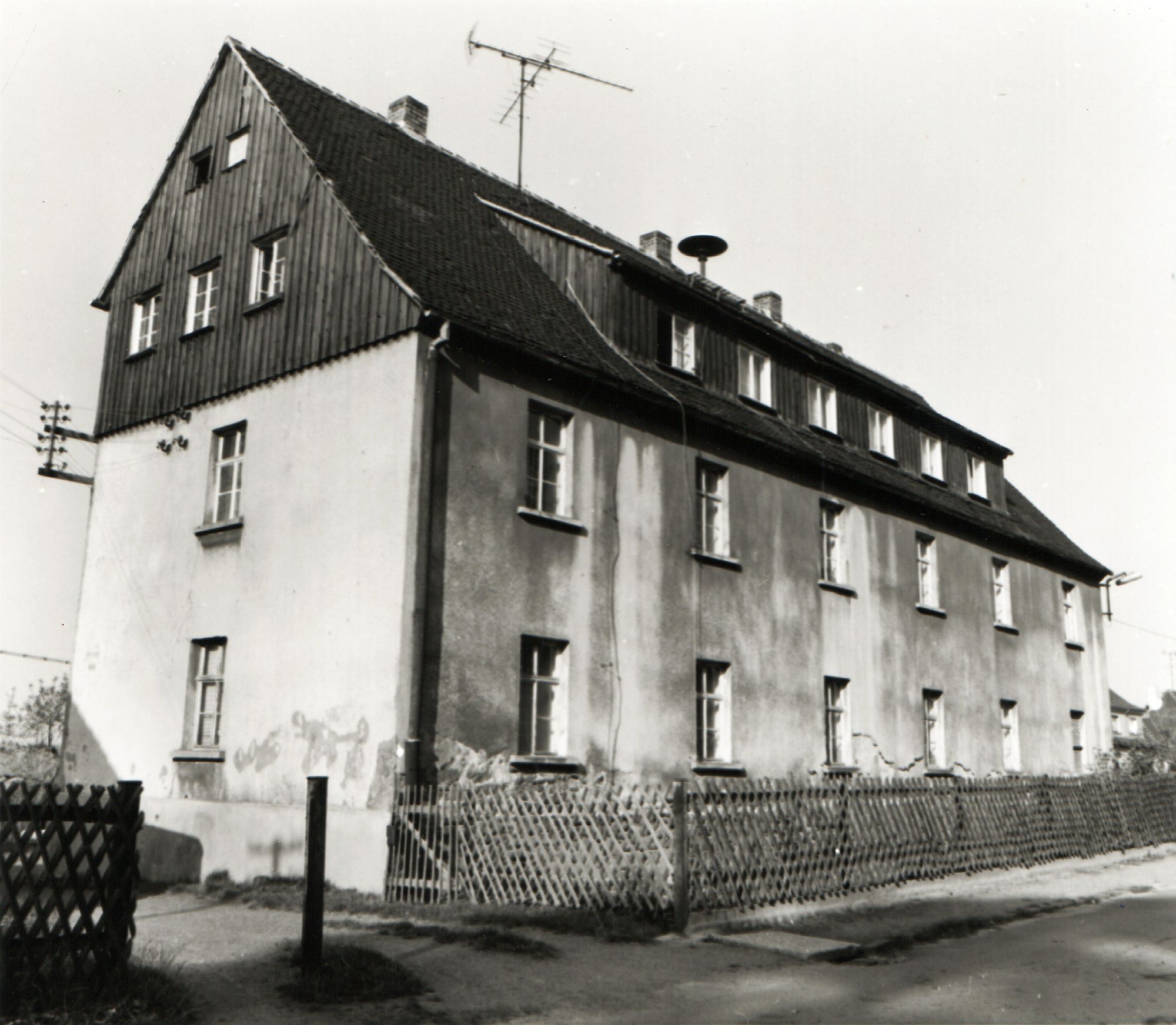 "Kaserne" in der Steinarbeiterhaussiedlung in Zwochau (Museum Steinarbeiterhaus Hohburg CC BY-NC-SA)