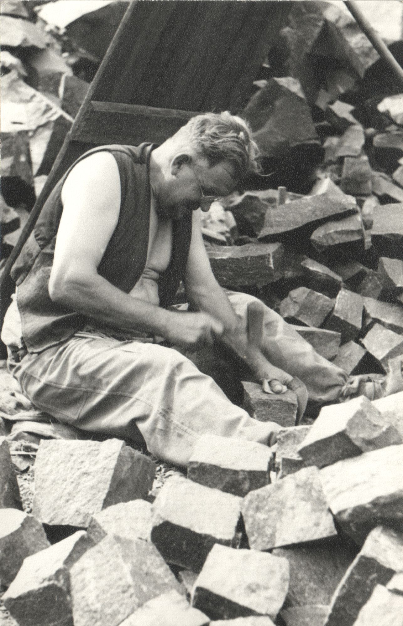 Bossierer bei der Arbeit im Steinbruch Breiter Berg (Museum Steinarbeiterhaus Hohburg CC BY-NC-SA)
