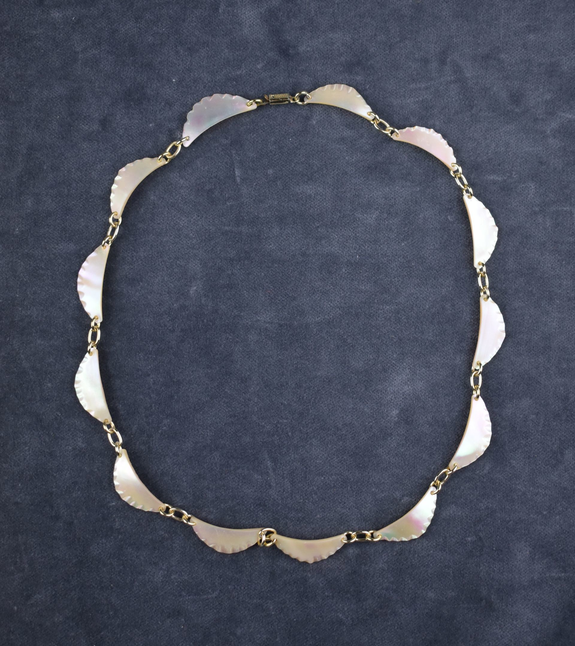 Halskette (Perlmutter- und Heimatmuseum Adorf CC BY-NC-SA)