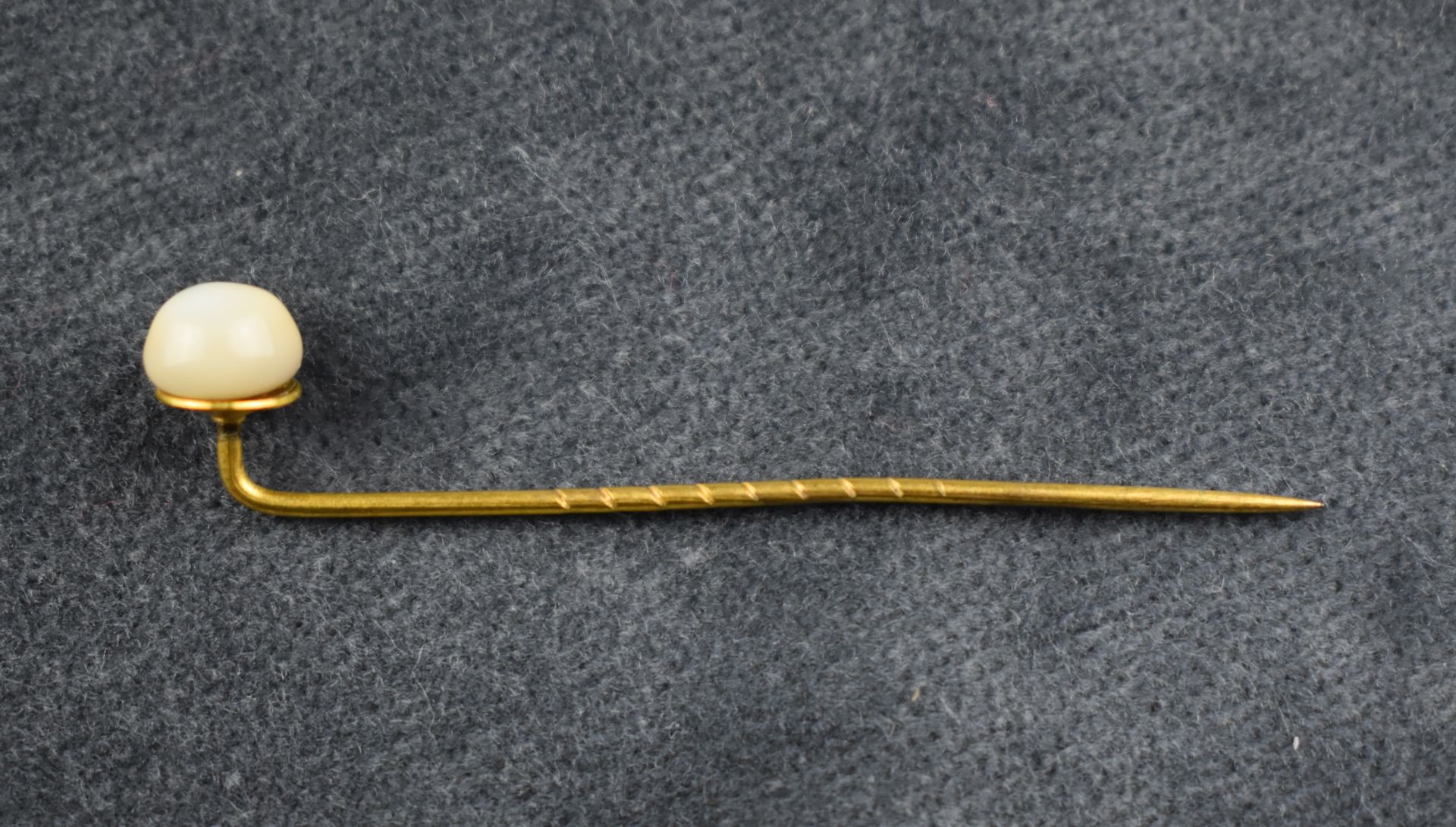 Hutandel mit Perle (Perlmutter- und Heimatmuseum Adorf CC BY-NC-SA)