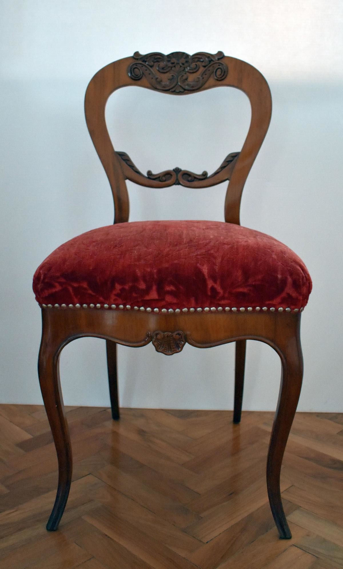 Biedermeier-Stuhl (Deutsches Damast- und Frottiermuseum CC BY-NC-ND)