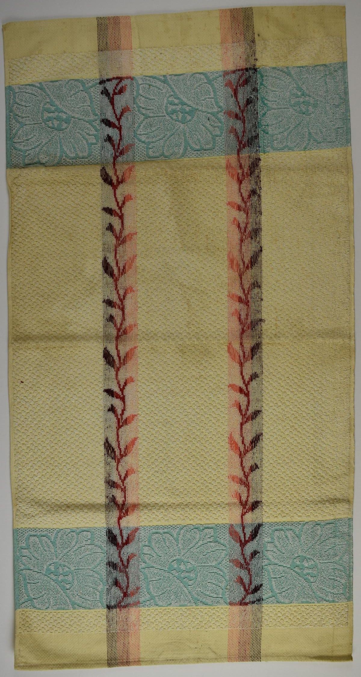 Handtuch mit Blütenborte (Deutsches Damast- und Frottiermuseum CC BY-NC-ND)