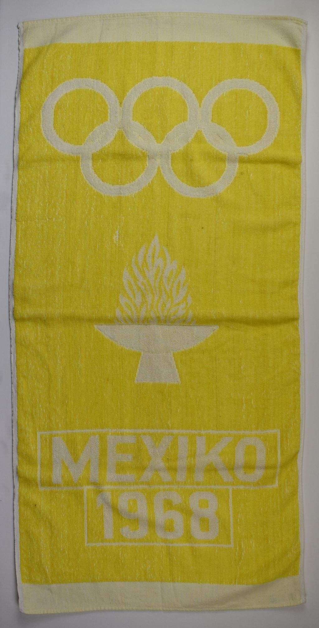 Handtuch "Olympische Sommerspiele Mexiko 1968" (Deutsches Damast- und Frottiermuseum CC BY-NC-ND)