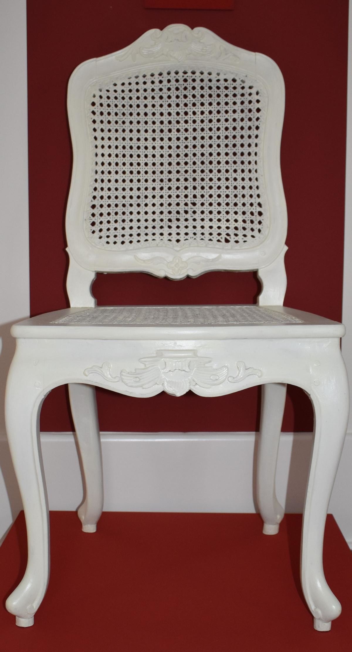 Stuhl mit Korbgeflecht (Deutsches Damast- und Frottiermuseum CC BY-NC-ND)