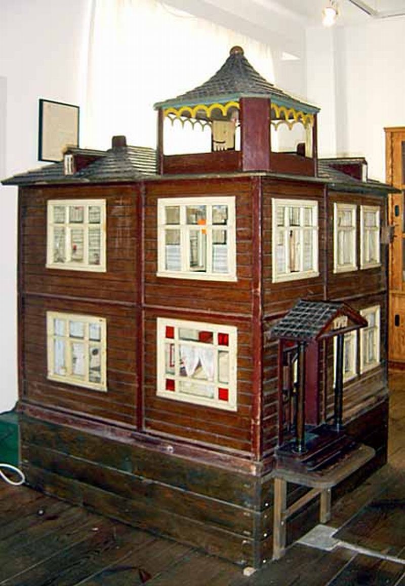 Holz-Puppenhaus (Museum Sagar CC BY-NC-SA)