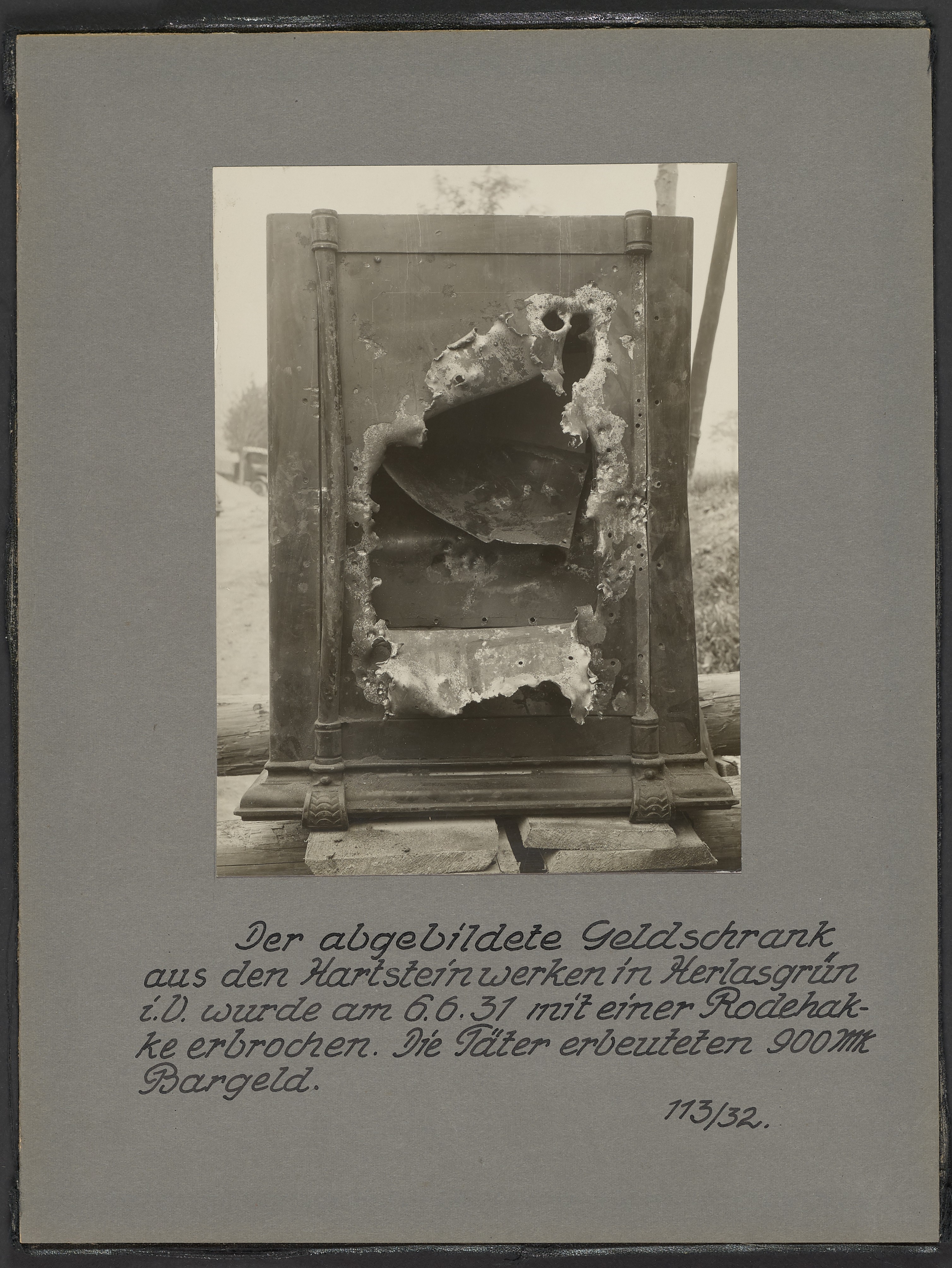 Lehrtafel "Aufbruch Geldschrank 1931, Herlasgrün" (Polizeidirektion Dresden RR-F)