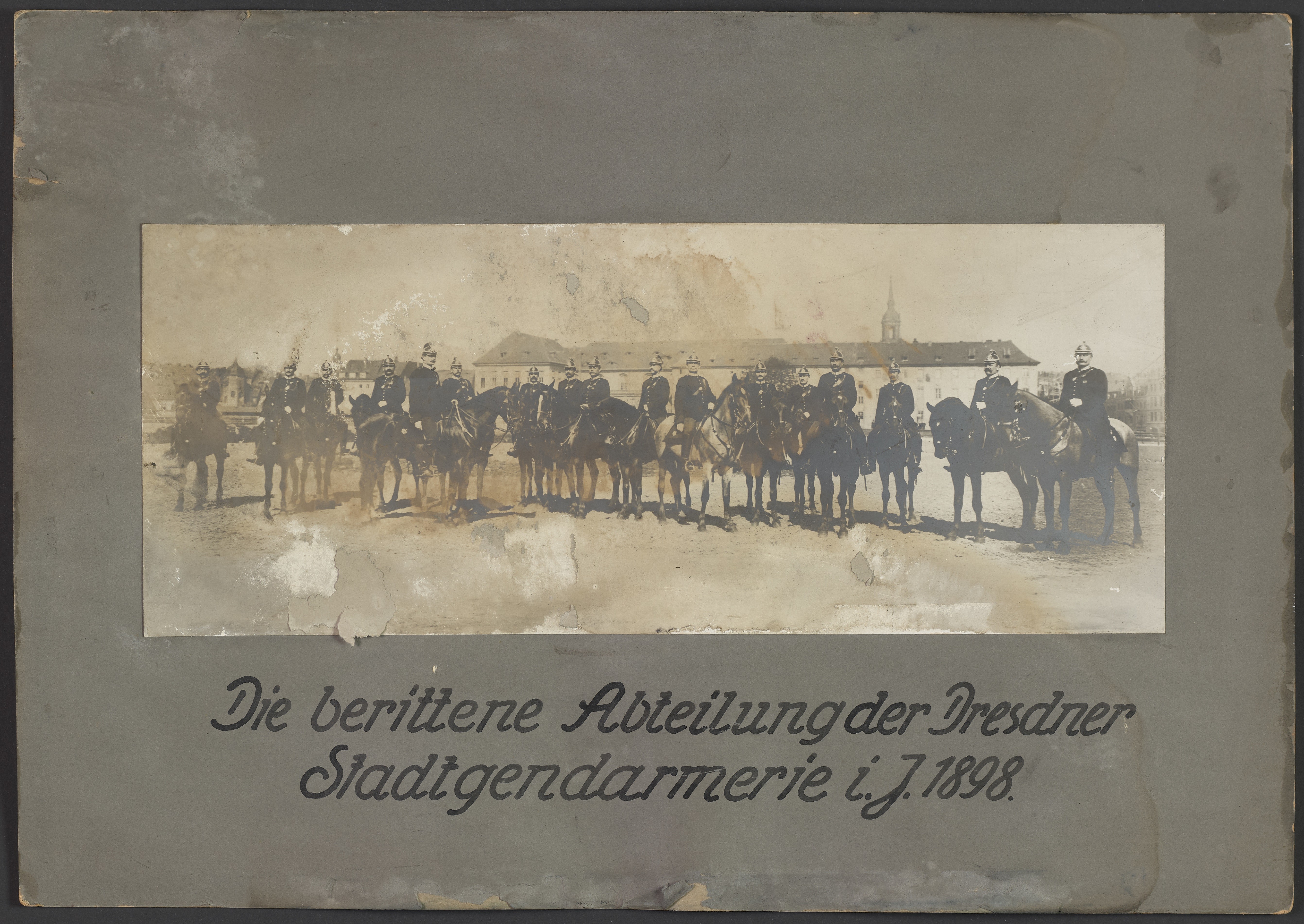 Lehrtafel "Berittene Abteilung Dresdner Stadtgendarmerie 1898" (Polizeidirektion Dresden RR-F)