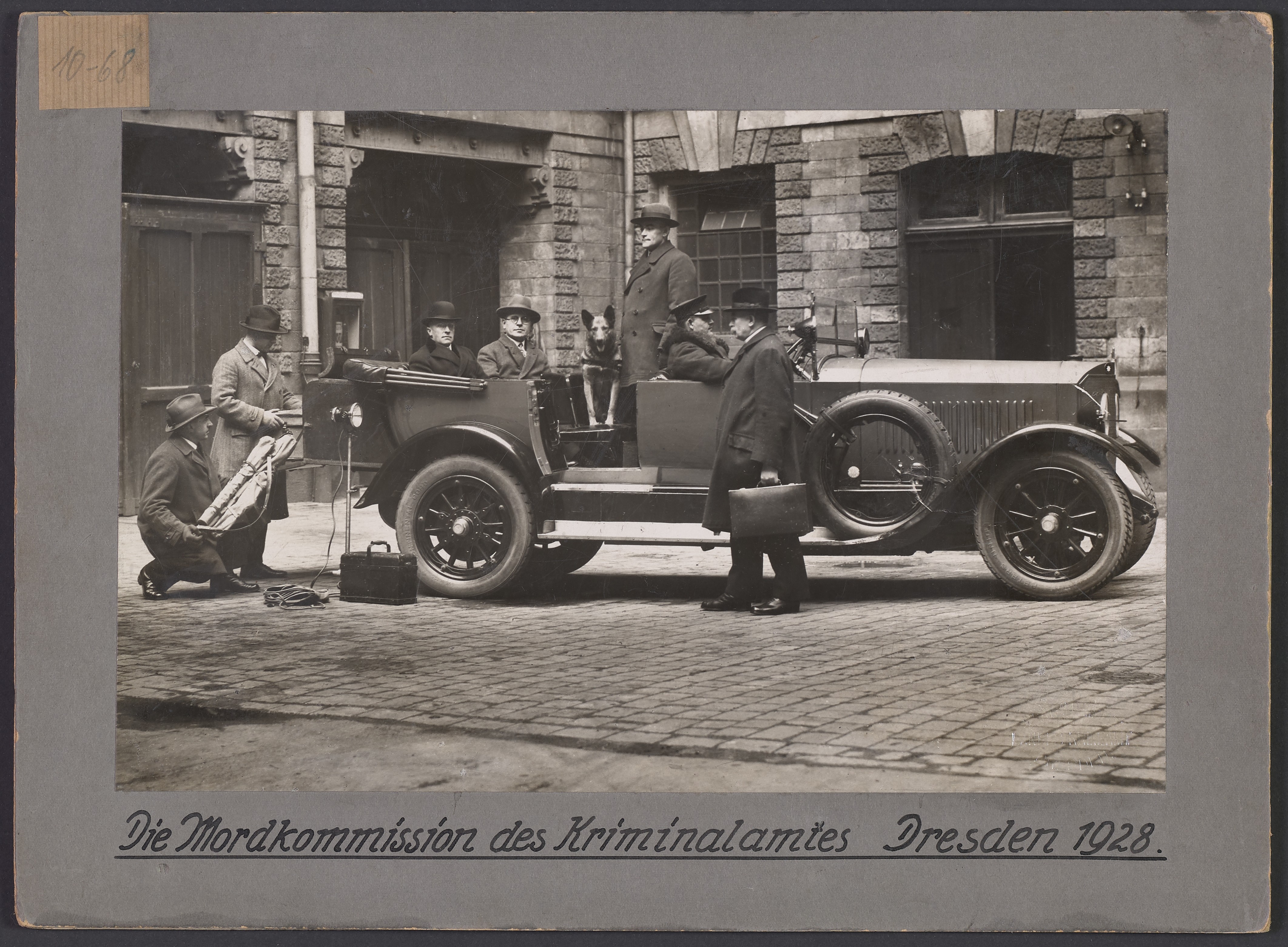 Lehrtafel "Die Mordkommission des Kriminalamtes Dresden 1928 " (Polizeidirektion Dresden RR-F)