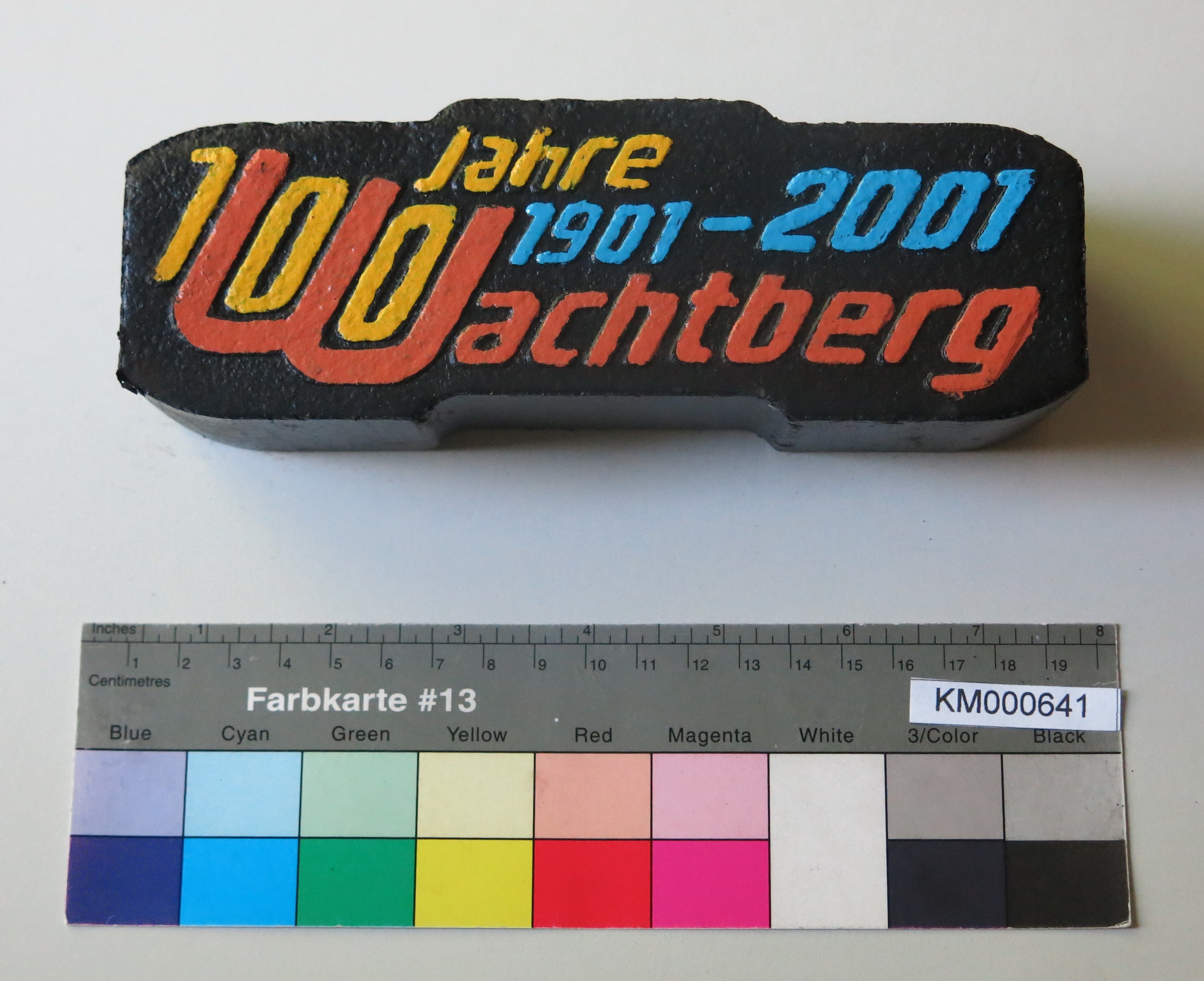 Zierbrikett "100 Jahre Wachtberg 1901- 2001 " (Energiefabrik Knappenrode CC BY-SA)
