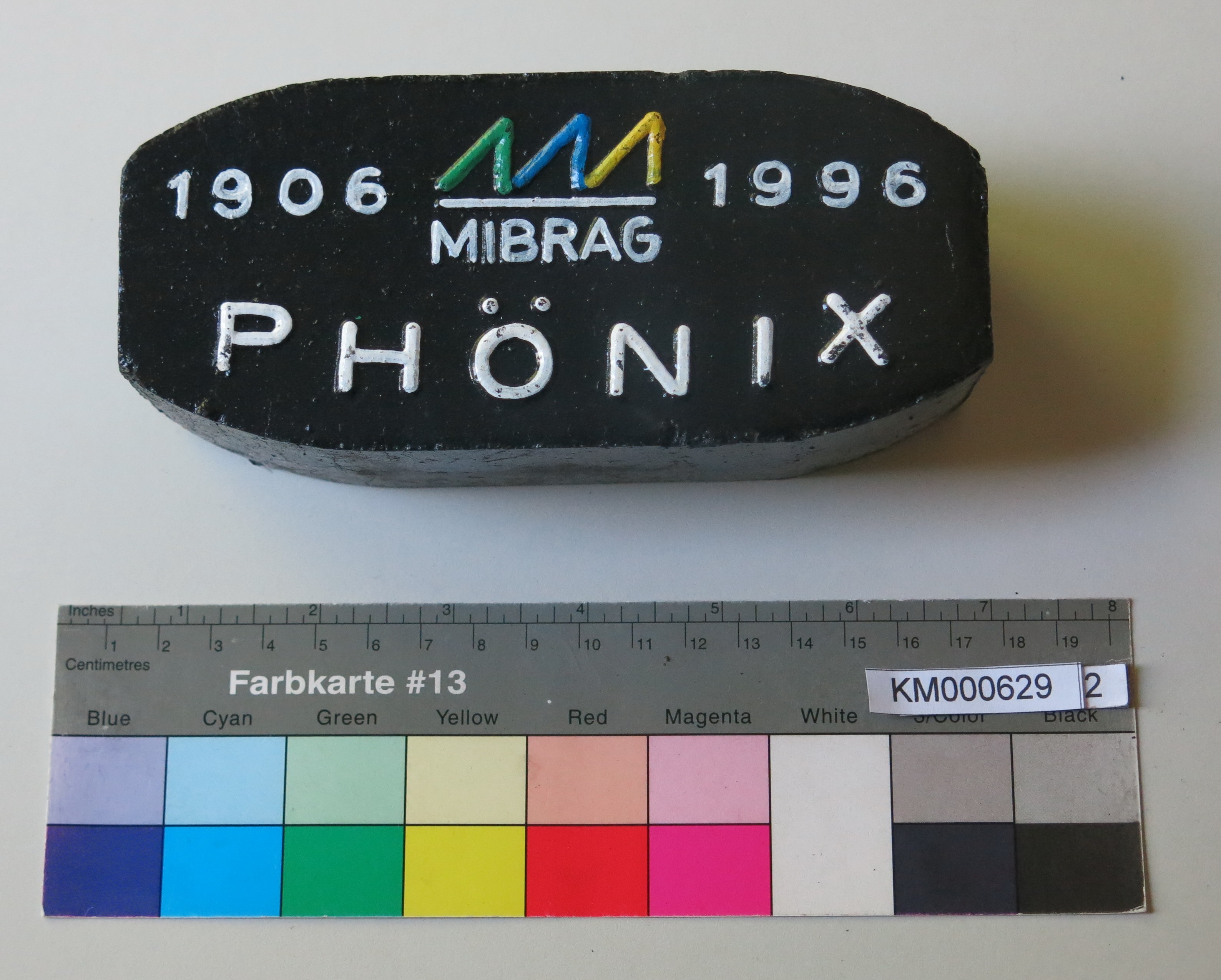 Zierbrikett "1906 1996 PHÖNIX" (Energiefabrik Knappenrode CC BY-SA)