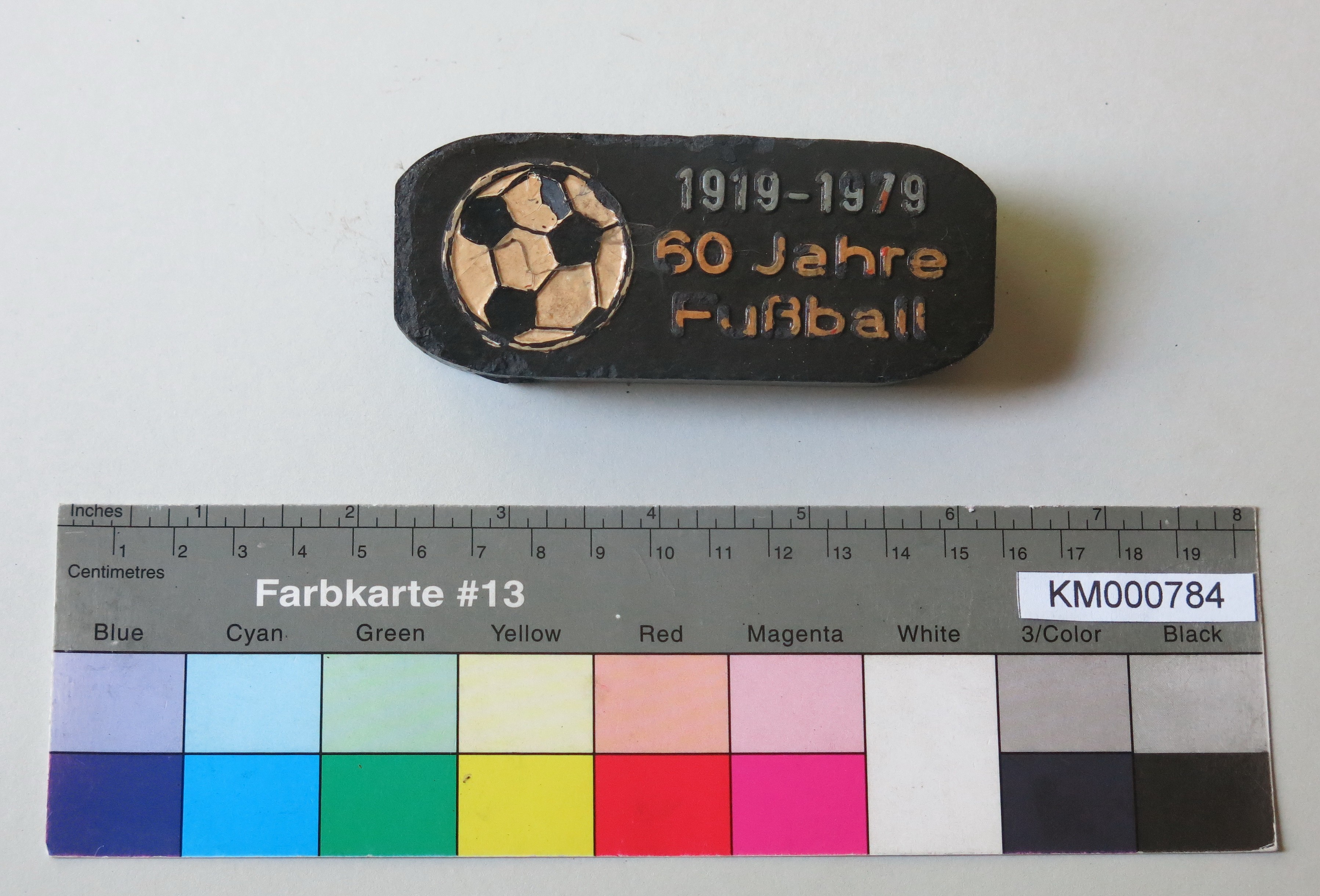Zierbrikett "1919-1979 60 Jahre Fußball" (Energiefabrik Knappenrode CC BY-SA)
