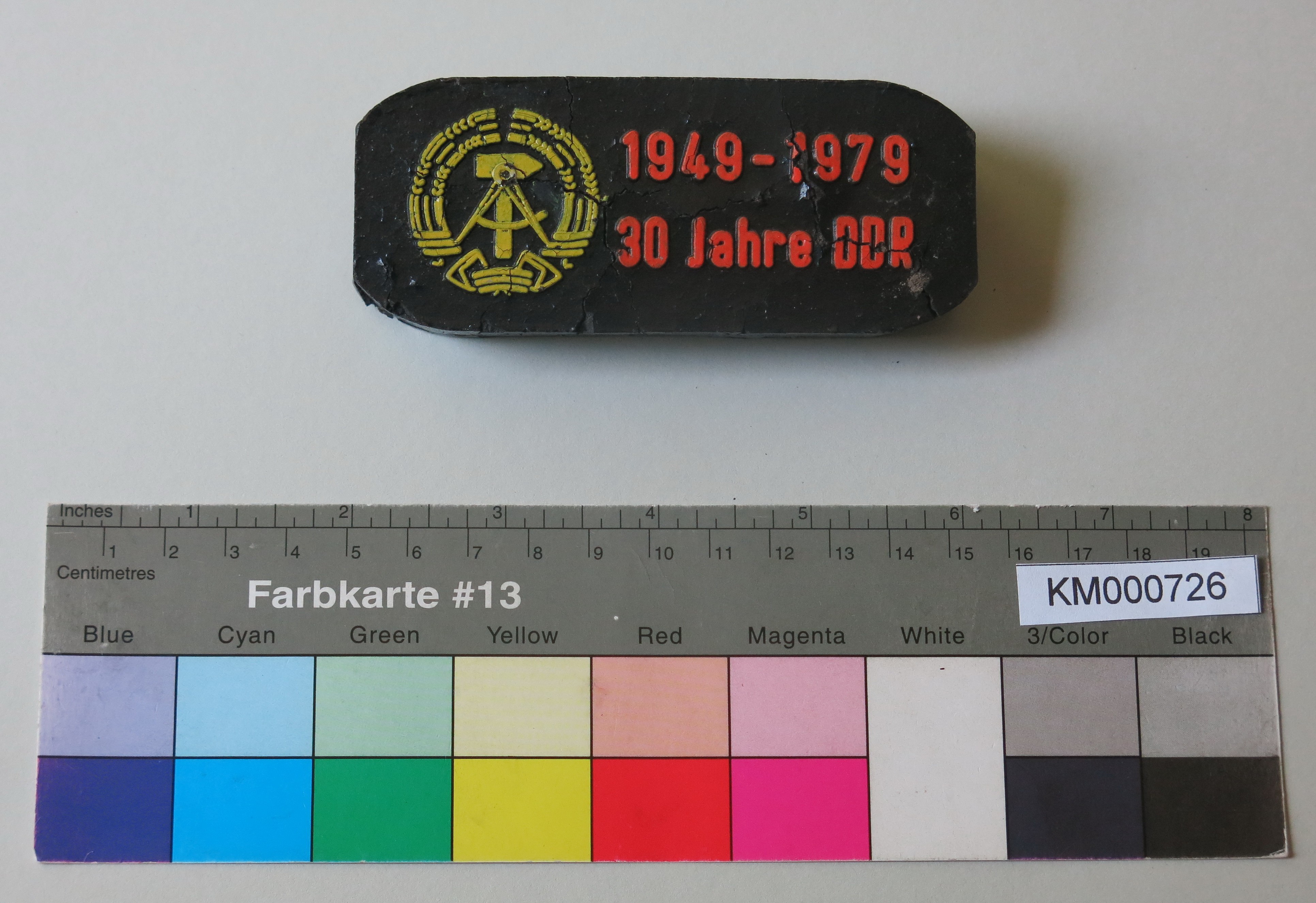 Zierbrikett "1949-1979 30 Jahre DD" (Energiefabrik Knappenrode CC BY-SA)