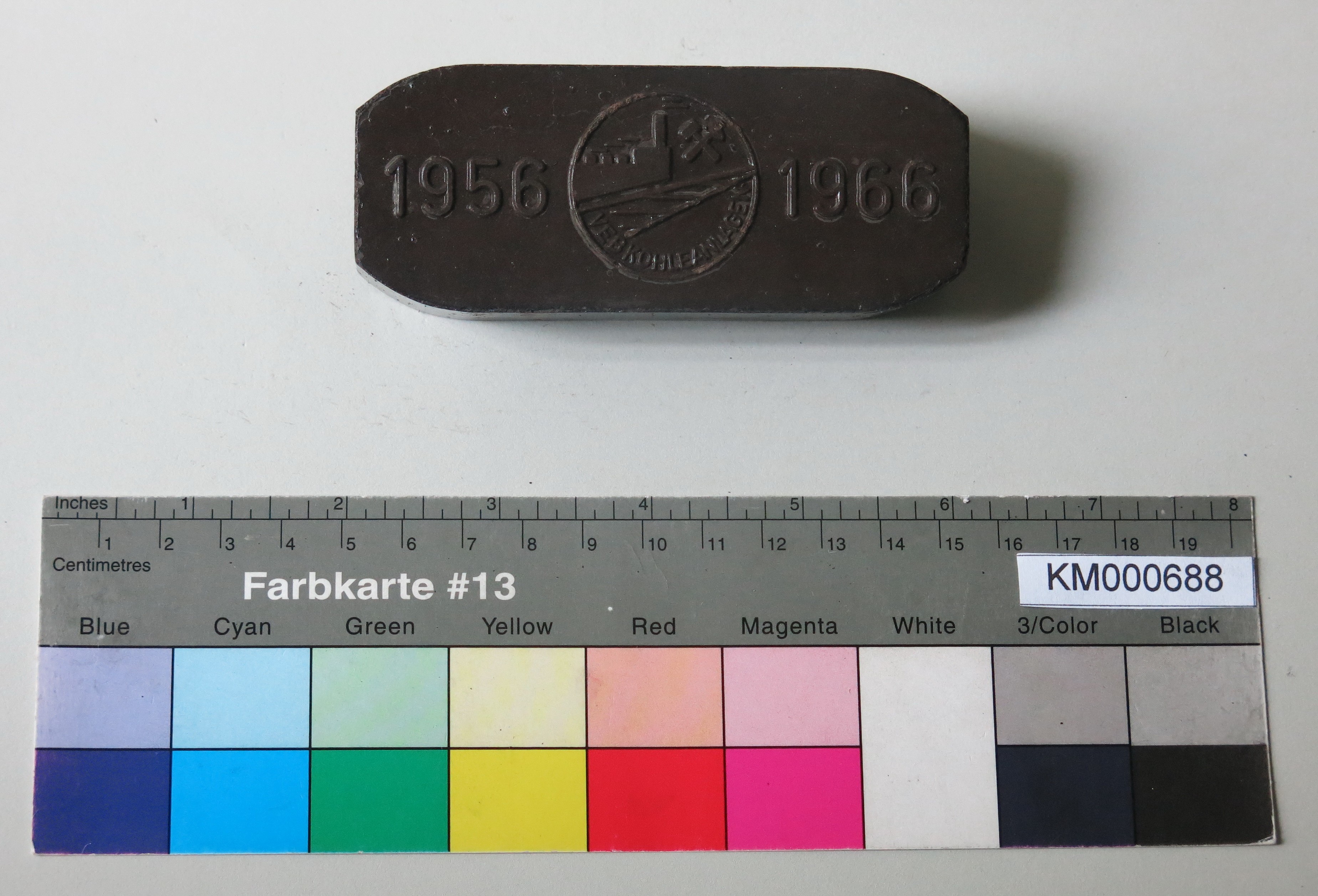Zierbrikett "1956 1966 VEB KOHLEANLAGEN" (Energiefabrik Knappenrode CC BY-SA)