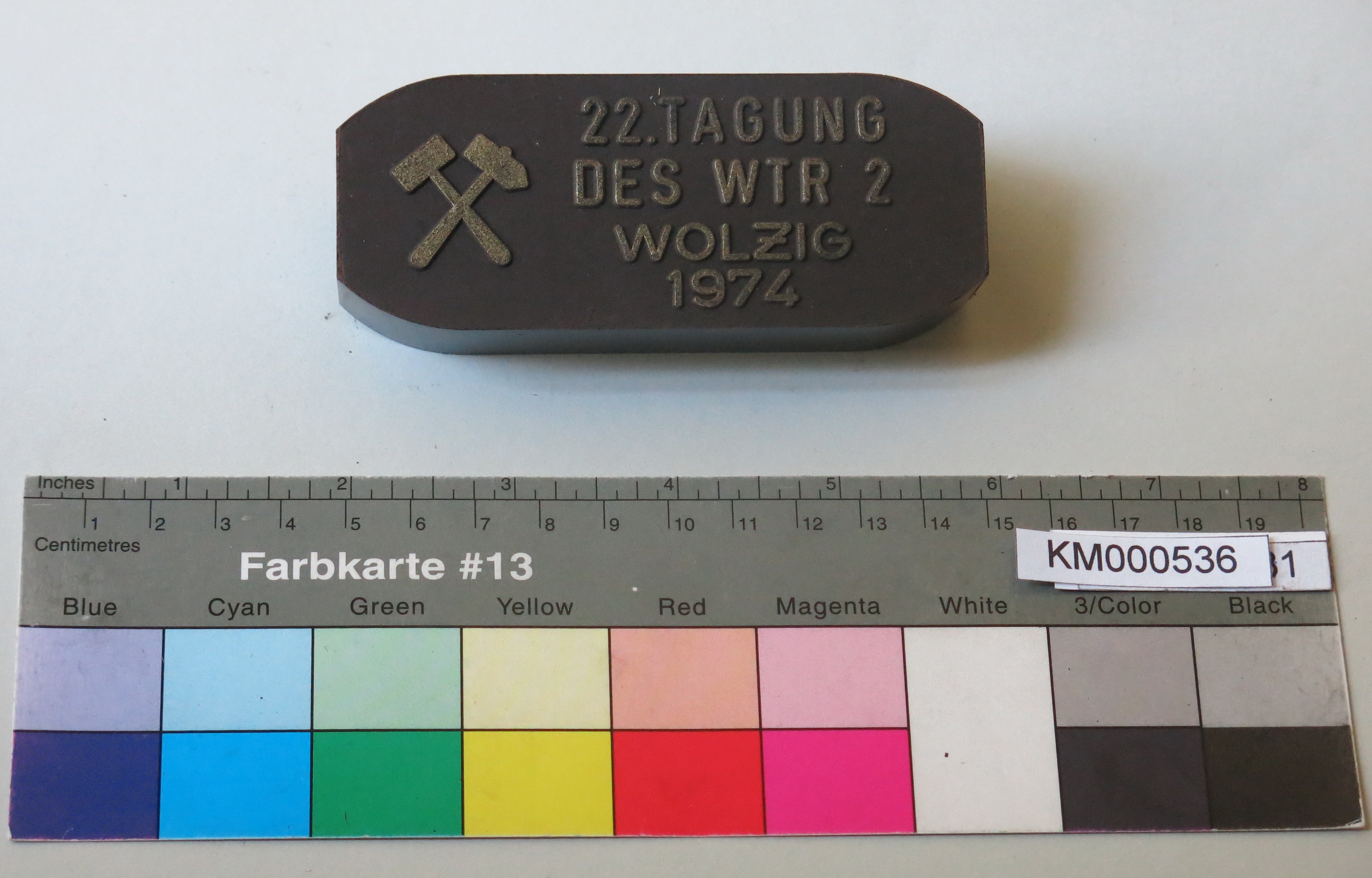 Zierbrikett "22. TAGUNG DES WTR 2 WOLZIG 1974" (Energiefabrik Knappenrode CC BY-SA)