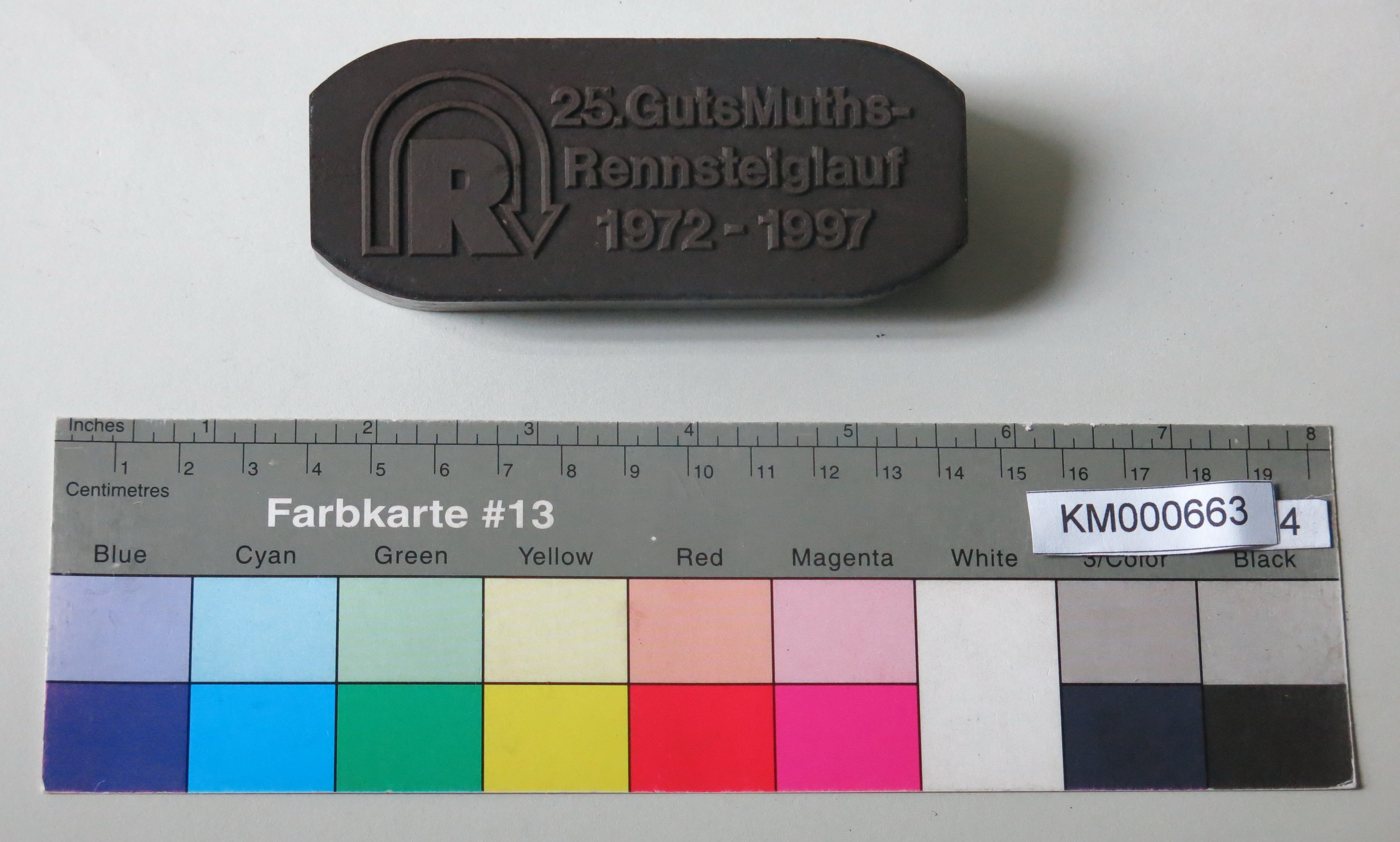 Zierbrikett "25. GutsMuths-Rennsteiglauf 1972-1997" (Energiefabrik Knappenrode CC BY-SA)