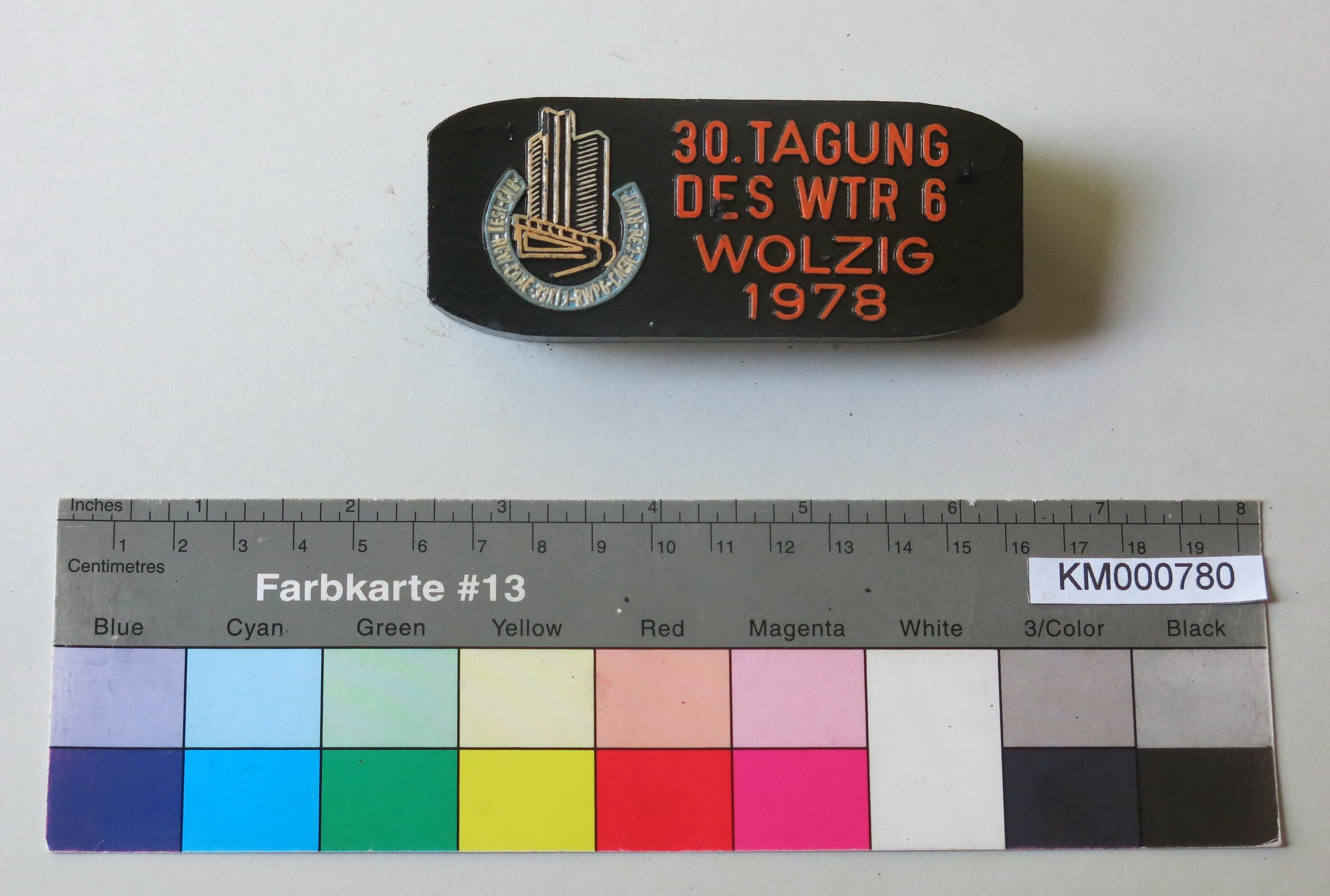 Zierbrikett "30. TAGUNG DES WTR 6 WOLZIG 1978" (Energiefabrik Knappenrode CC BY-SA)