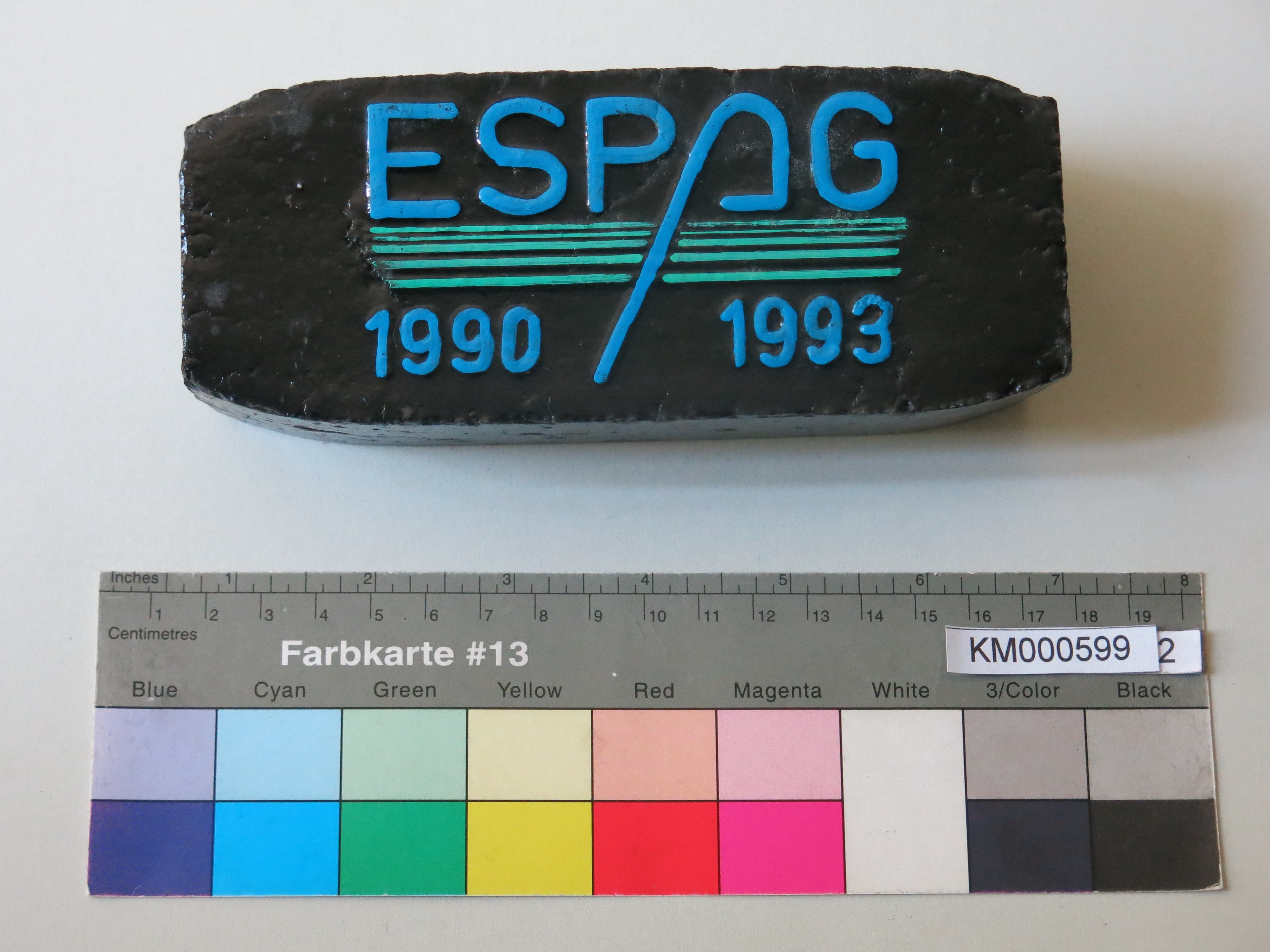 Zierbrikett "ESPAG 1990 1993" (Energiefabrik Knappenrode CC BY-SA)