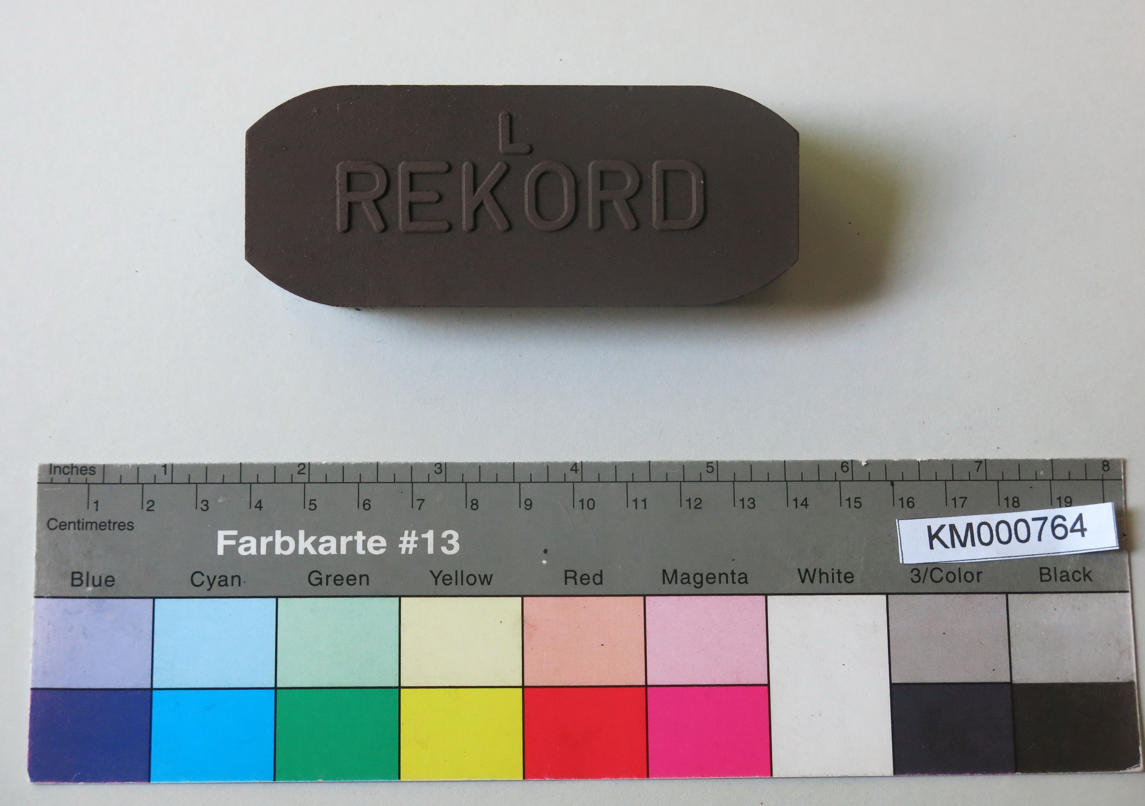 Zierbrikett "L REKORD" (Energiefabrik Knappenrode CC BY-SA)