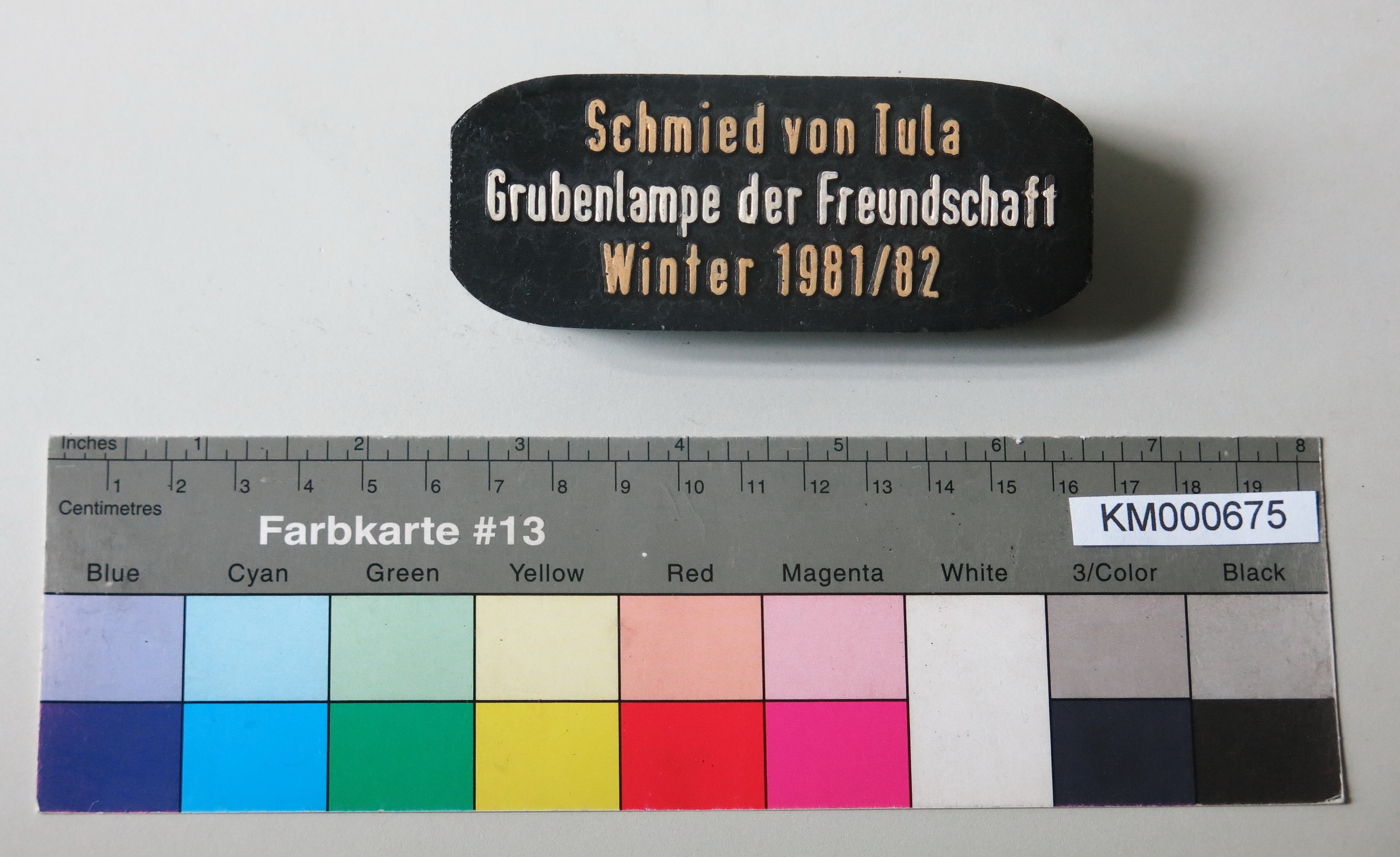 Zierbrikett "Schmied von Tula Grubenlampe der Freundschaft Winter 1981/82 " (Energiefabrik Knappenrode CC BY-SA)