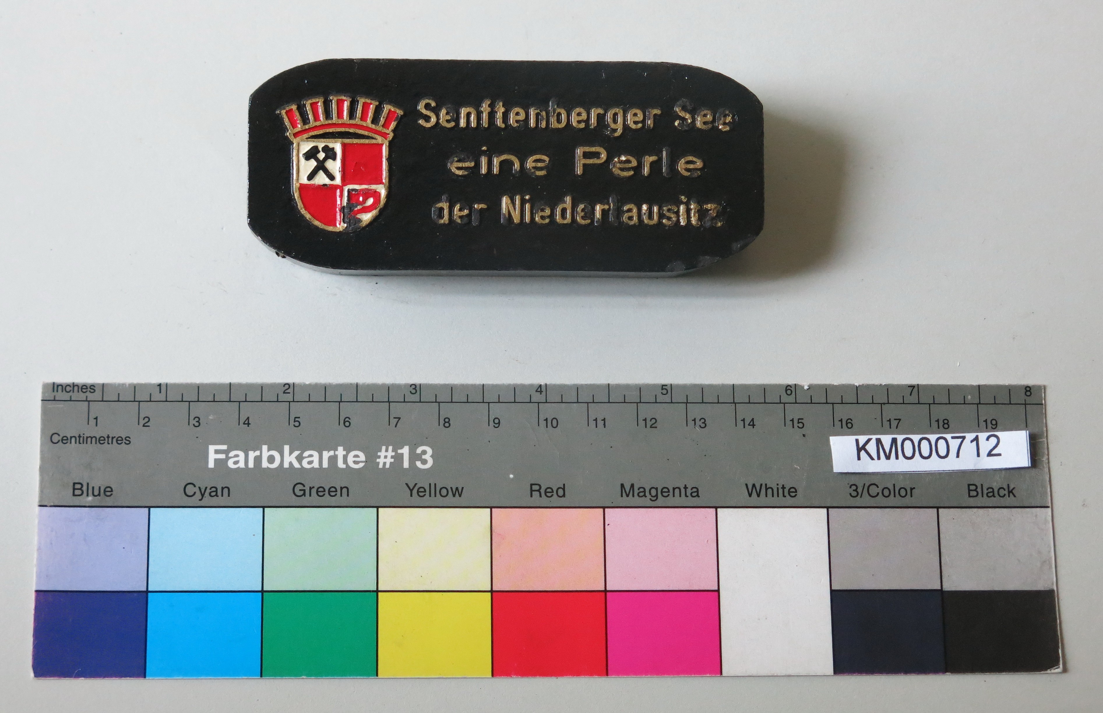 Zierbrikett "Senftenberger See eine Perle der Niederlausitz" (Energiefabrik Knappenrode CC BY-SA)