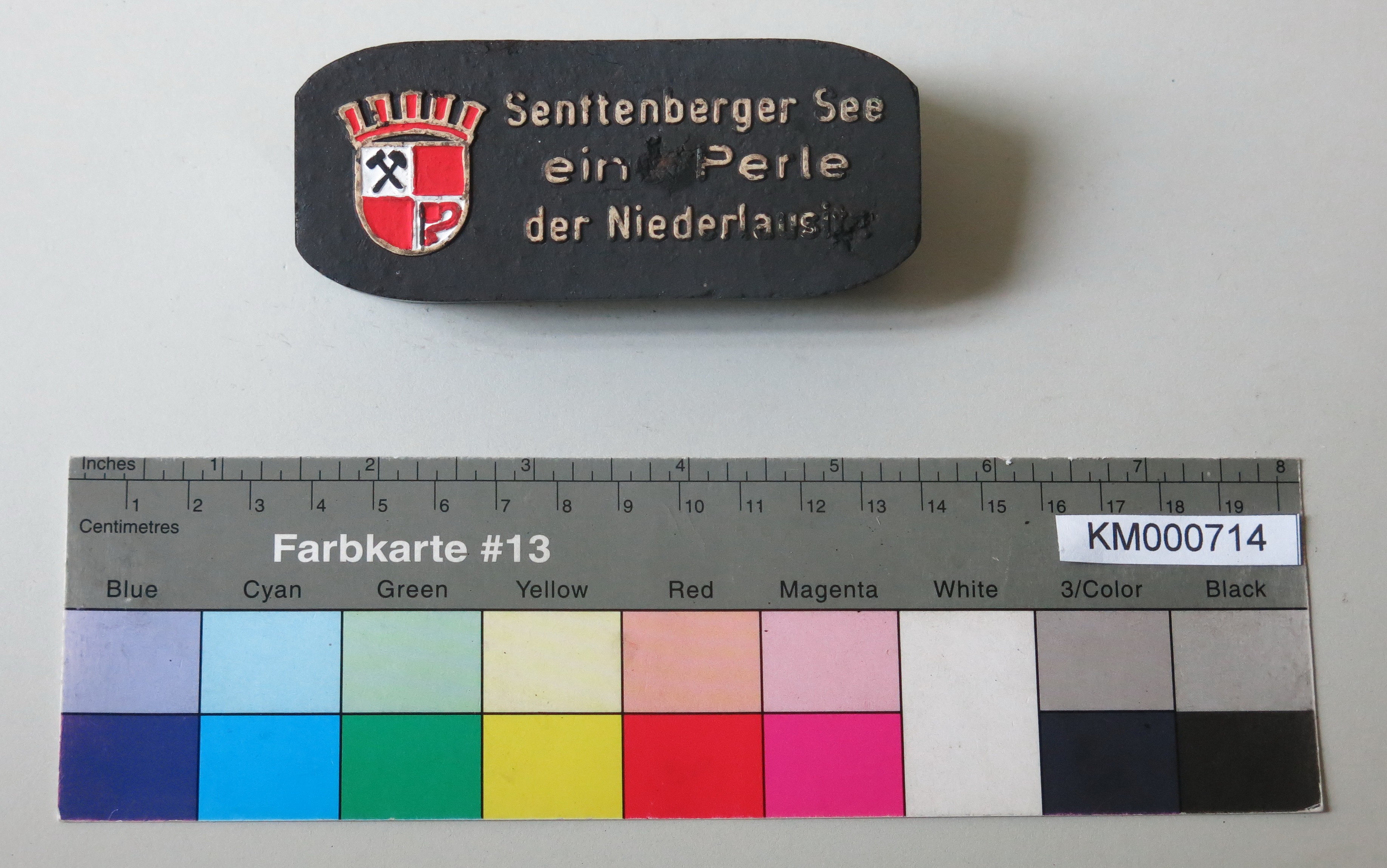 Zierbrikett "Senftenberger See eine Perle der Niederlausitz" (Energiefabrik Knappenrode CC BY-SA)